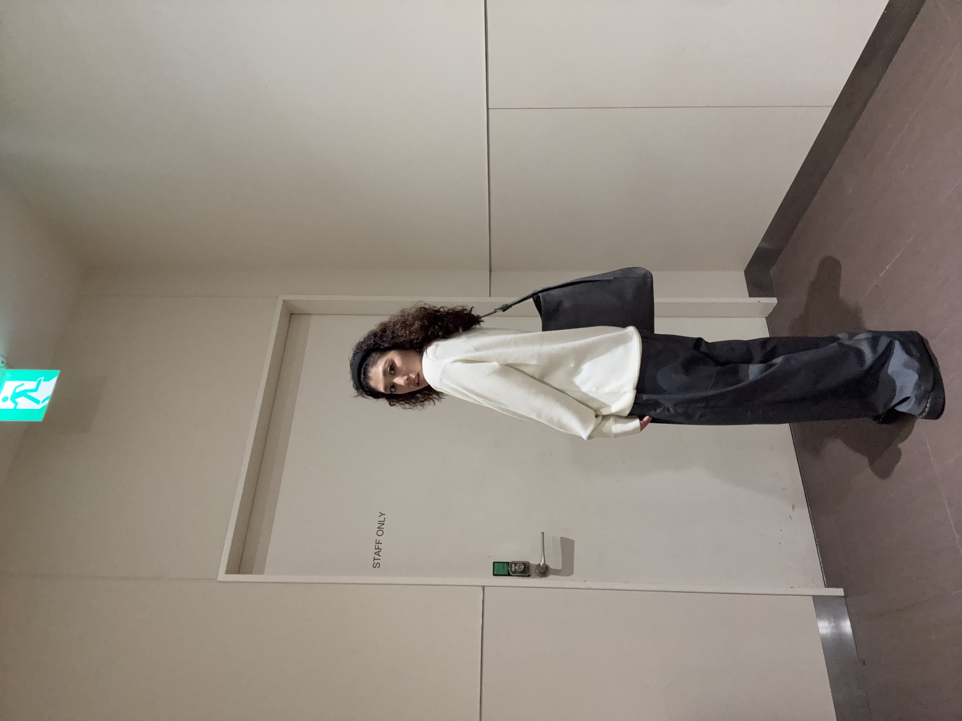 安本有里さんの「tk.TAKEO KIKUCHI｜【吸湿発熱/洗える】ルーズシルエットミラノリブタートルネックニット/ウォッシャブル/イージーケア/ち」を使ったコーディネート