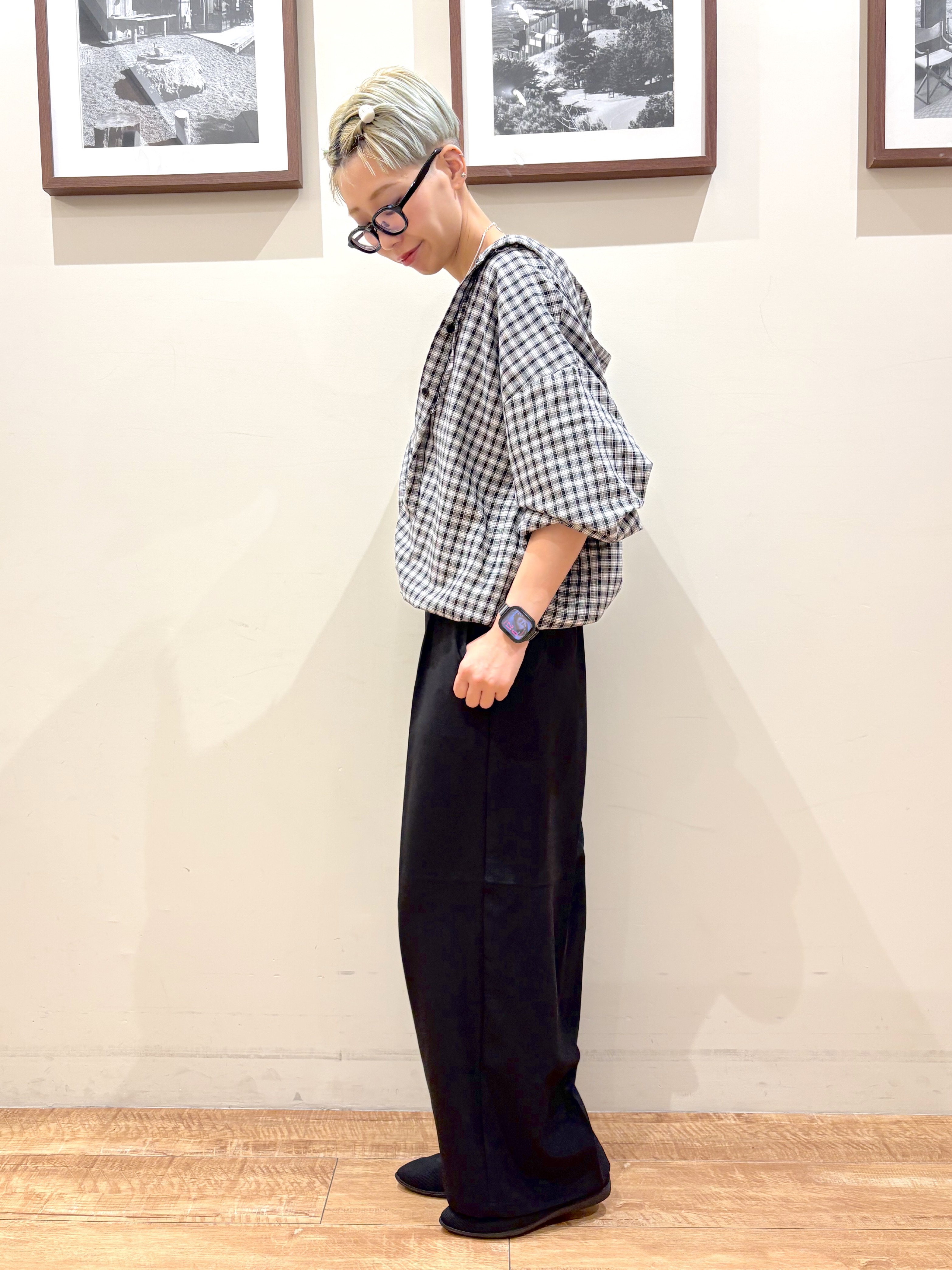 Ayumiさんの「SHOO･LA･RUE｜【S-LL/洗濯機可】大人カジュアルに。裾ドロスト フードチェックシャツ」を使ったコーディネート