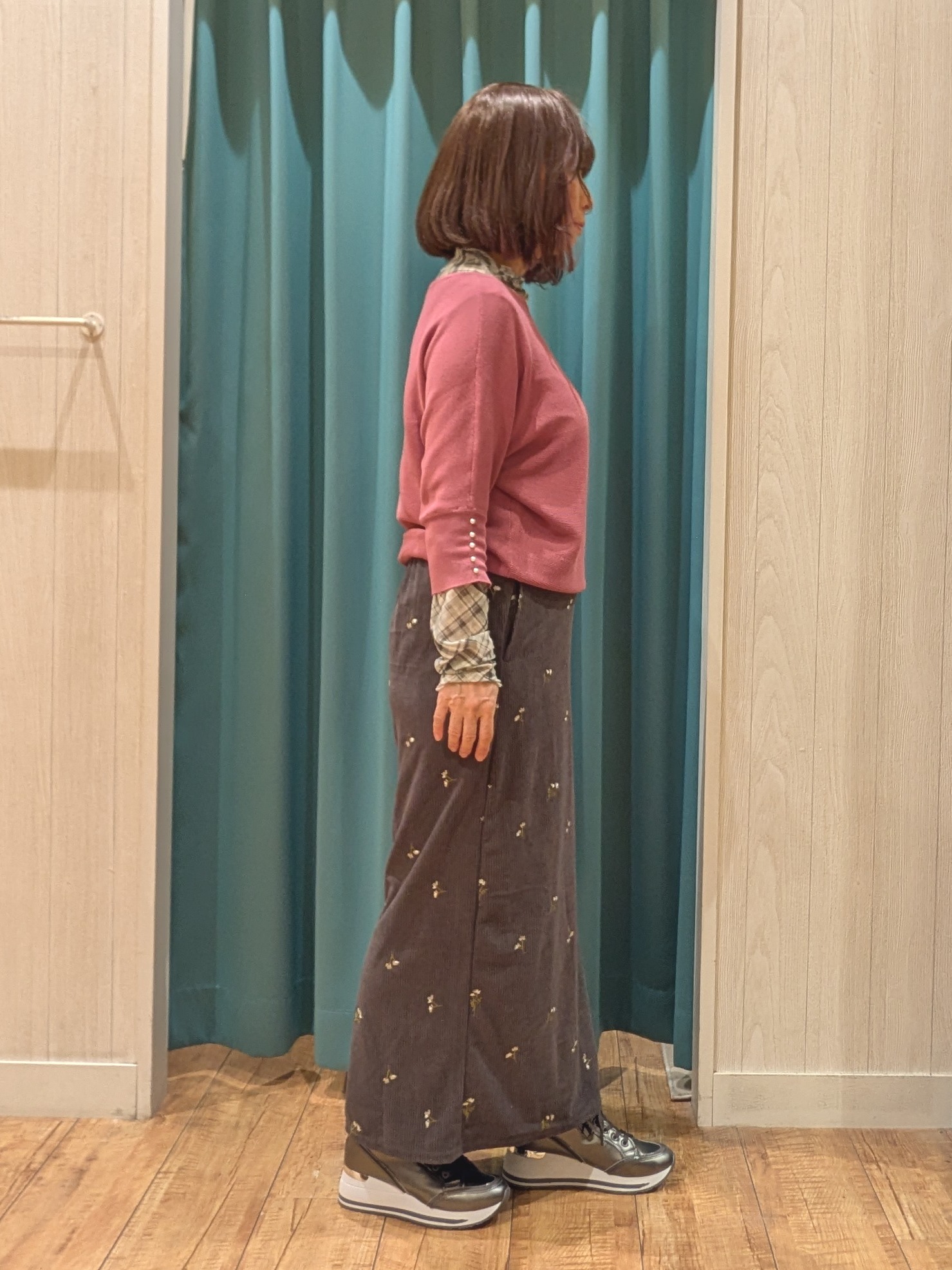 ゆーさんさんの「SHOO･LA･RUE｜【毛玉になりにくい/洗濯機可】パールで手元美しく 7分袖とろみガータードルマンニット」を使ったコーディネート