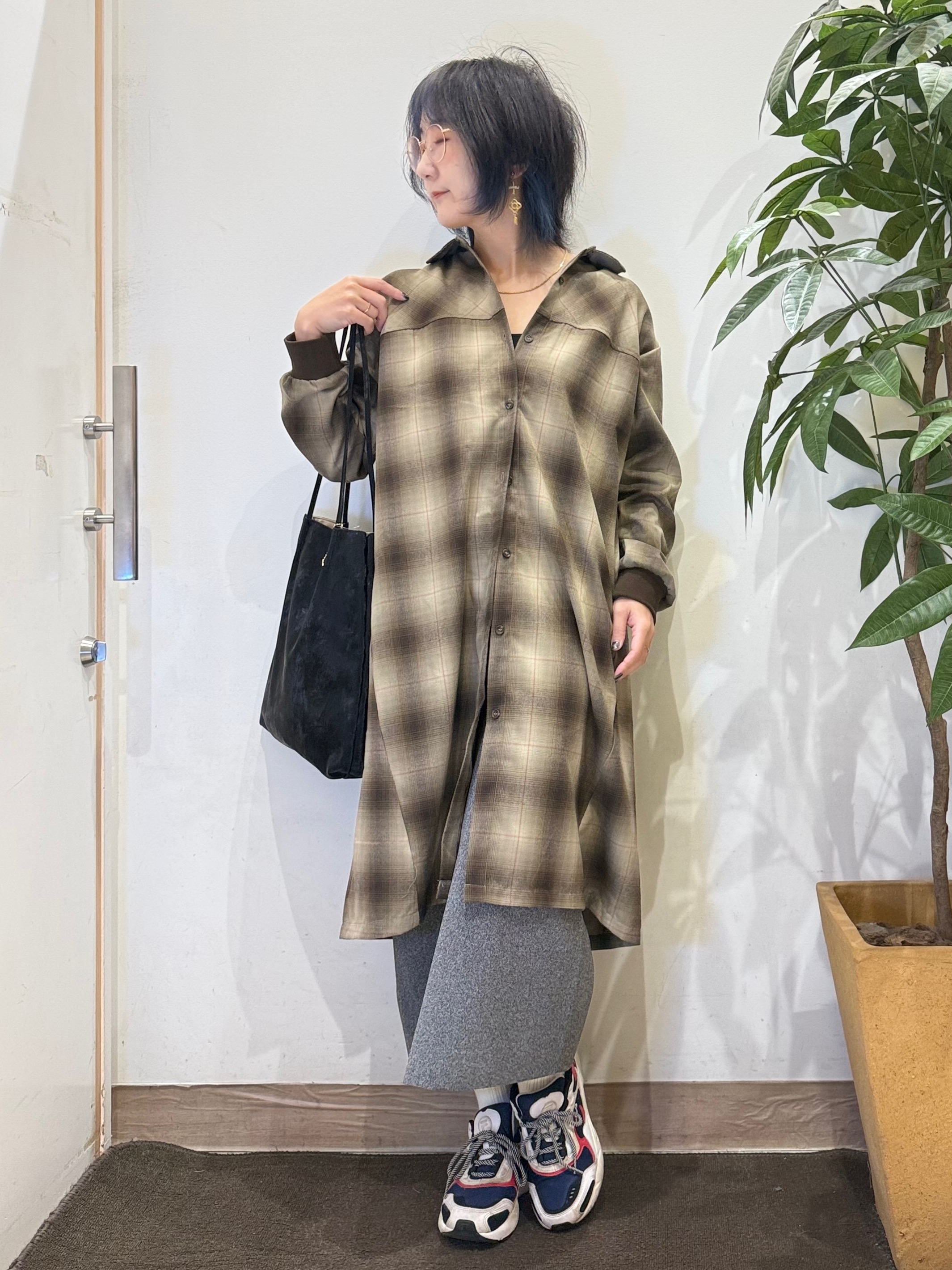 misakiさんの「SHOO･LA･RUE｜【S-LL/洗濯機可】フランネル チェックシャツワンピース」を使ったコーディネート