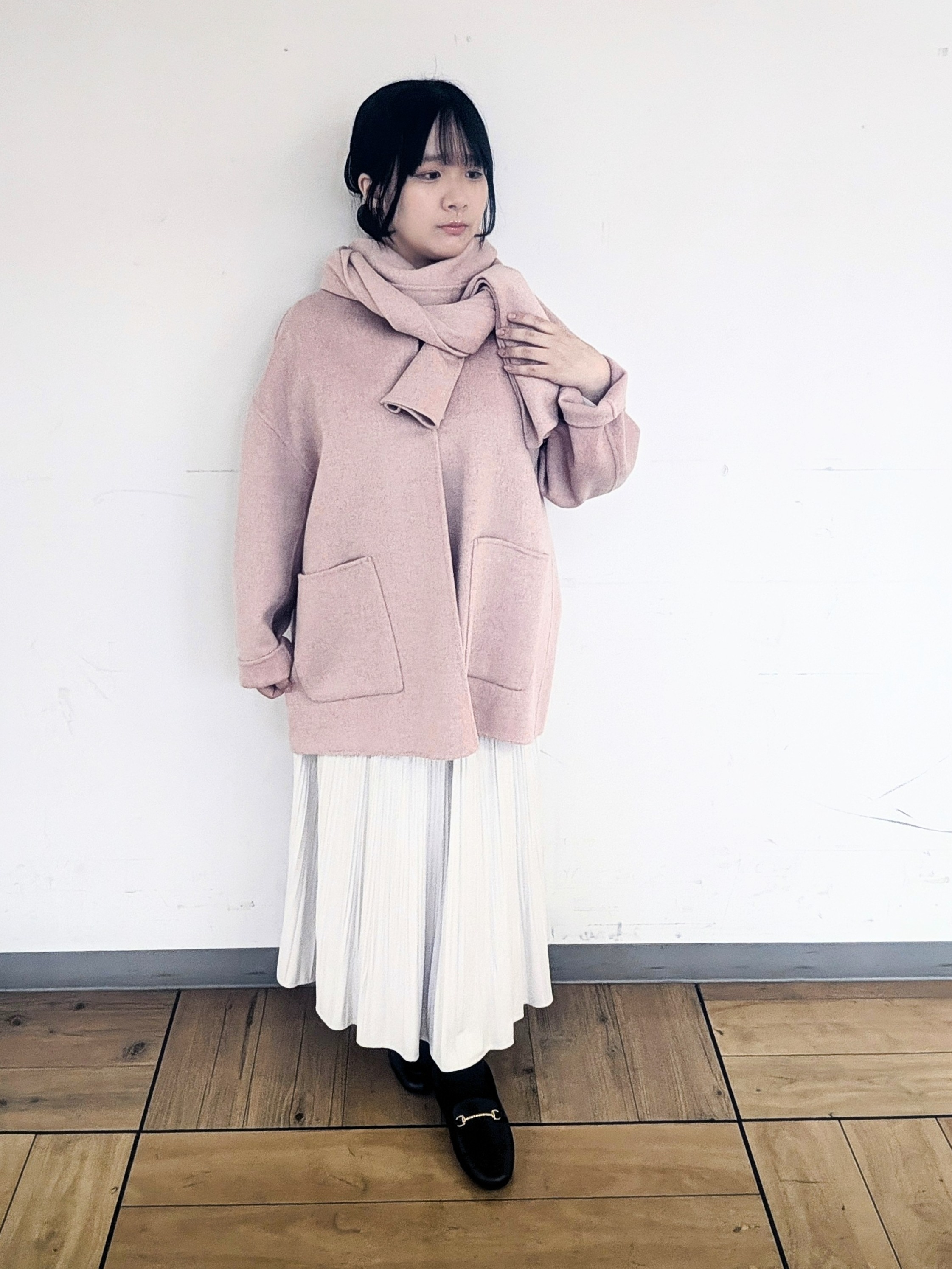 Mizukiさんの「UNTITLED｜【ゆったり/軽い】マフラー付きリバーコート」を使ったコーディネート