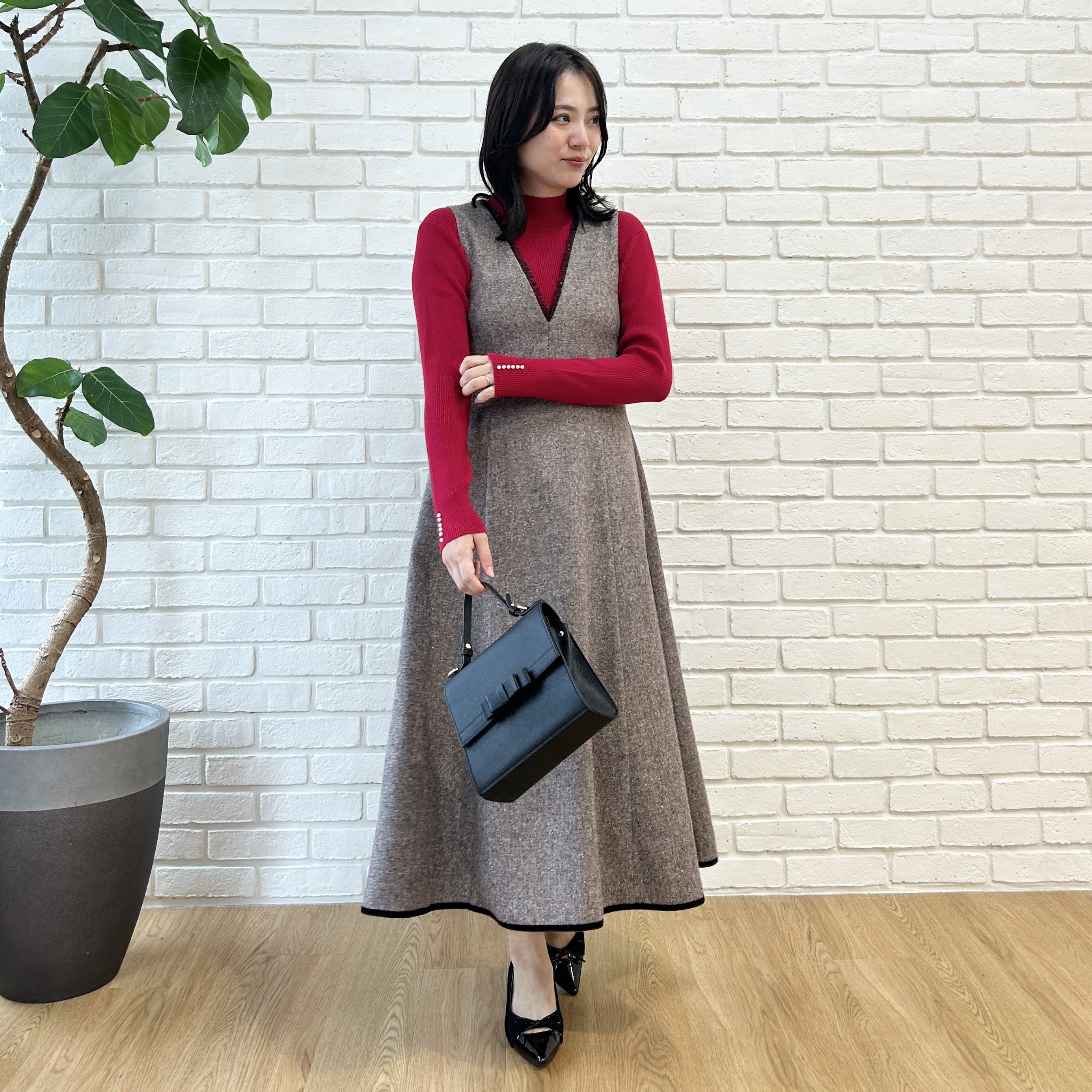 shinoさんの「Couture brooch｜【大人フェミニンのBASIC】パール調リブニット【吸湿発熱・静電気防止・抗菌防臭・洗濯機可】」を使ったコーディネート