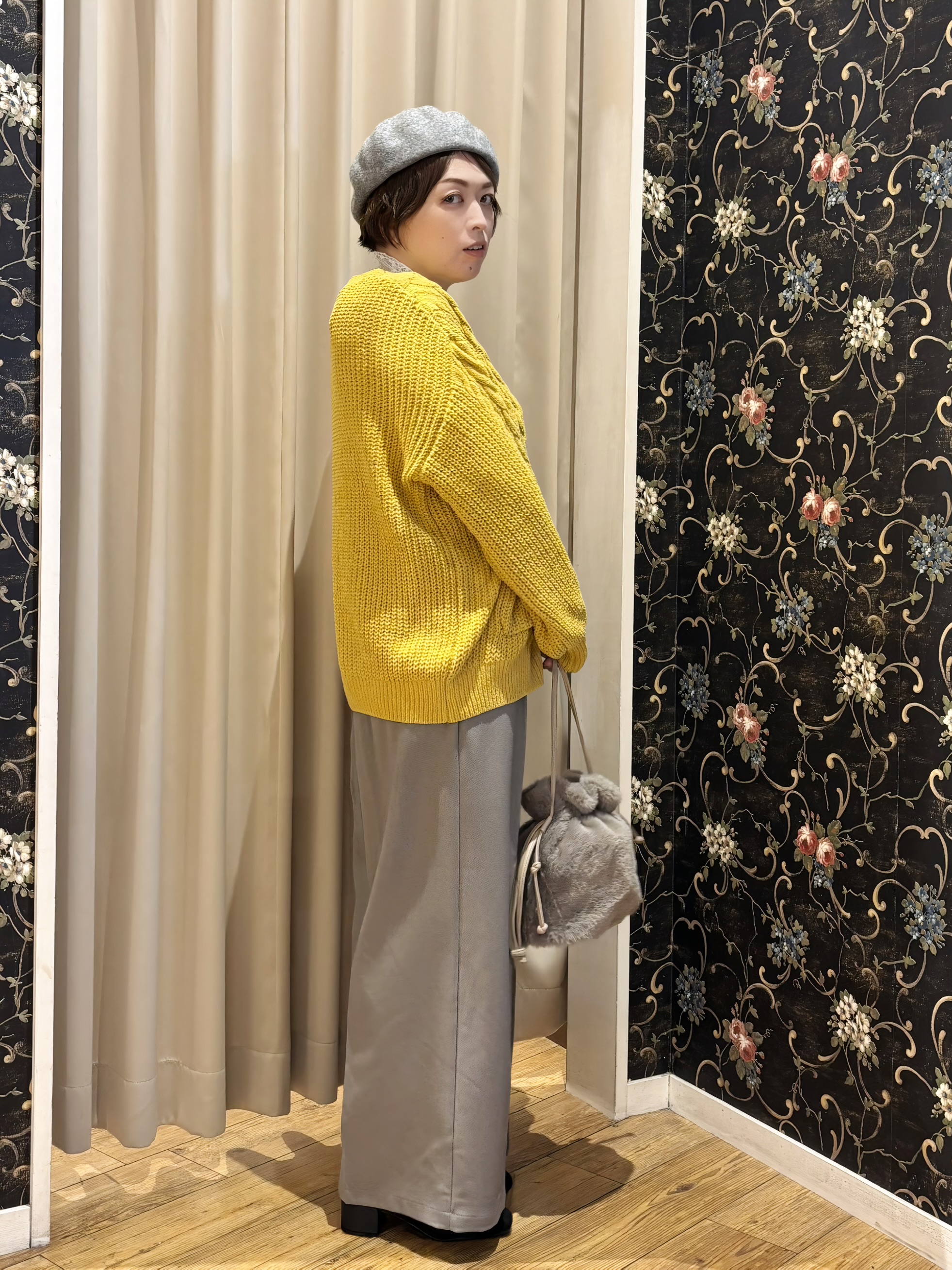 たみさんの「SHOO･LA･RUE｜【洗濯機可】もこもちモールケーブル Vネックカーディガン」を使ったコーディネート