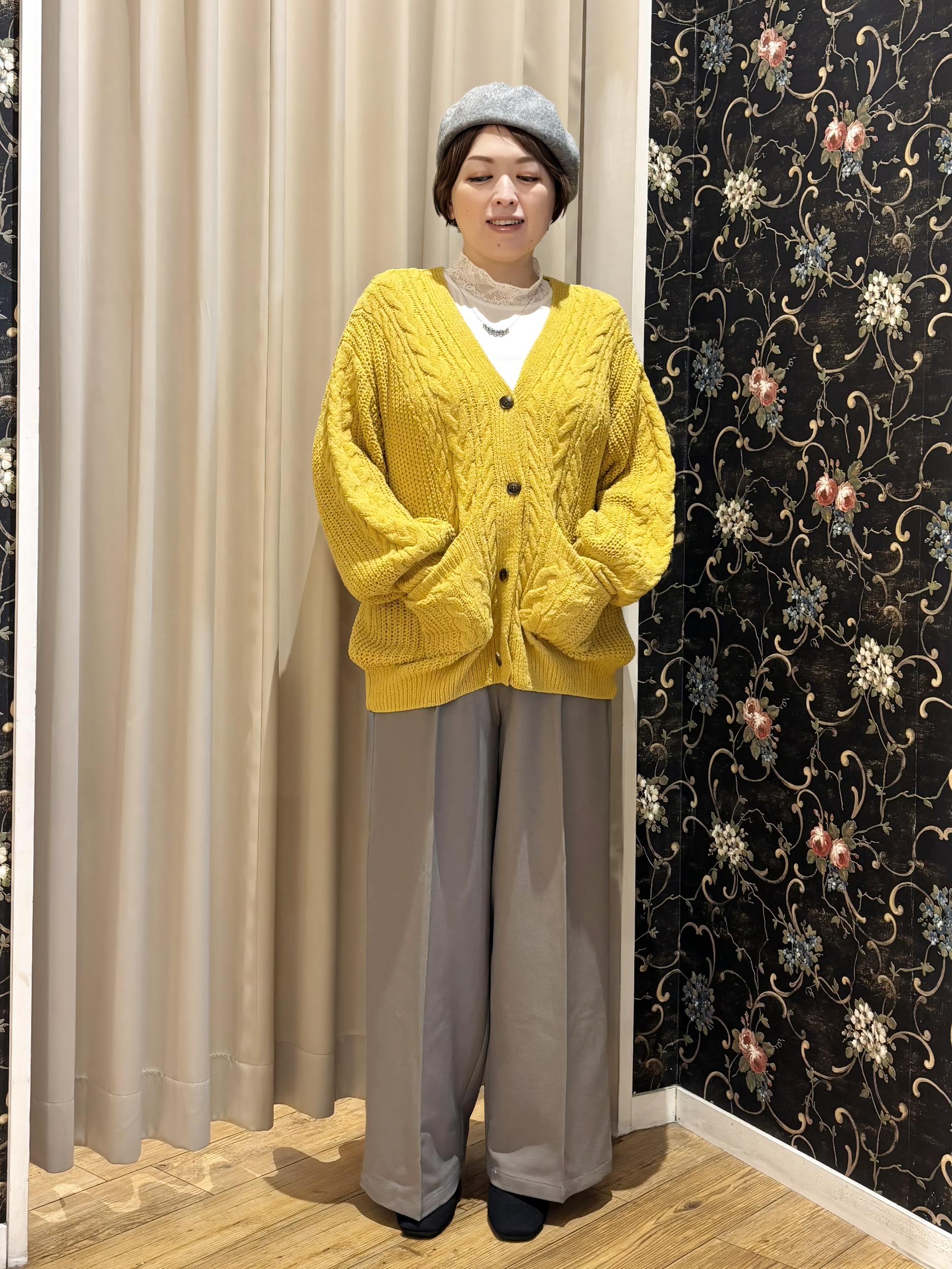 たみさんの「SHOO･LA･RUE｜【洗濯機可】もこもちモールケーブル Vネックカーディガン」を使ったコーディネート