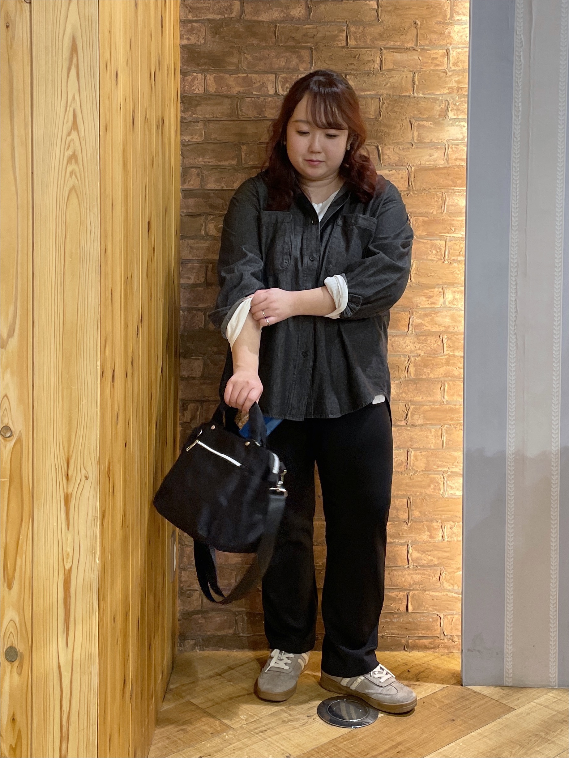 Risaさんの「SHOO･LA･RUE｜【S-LL/洗濯機可/体型カバー】ライトオンスデニム ダブルポケット オーバーサイズシャツ」を使ったコーディネート