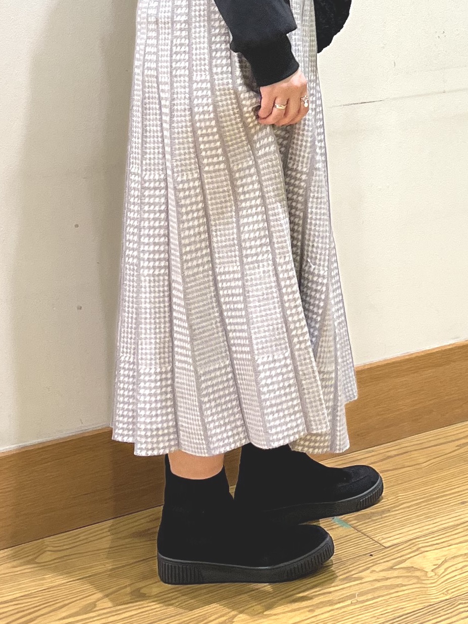 ゆっきーさんの「SHOO･LA･RUE｜【HELLO KITTYコラボ】刺繍ロンT」を使ったコーディネート