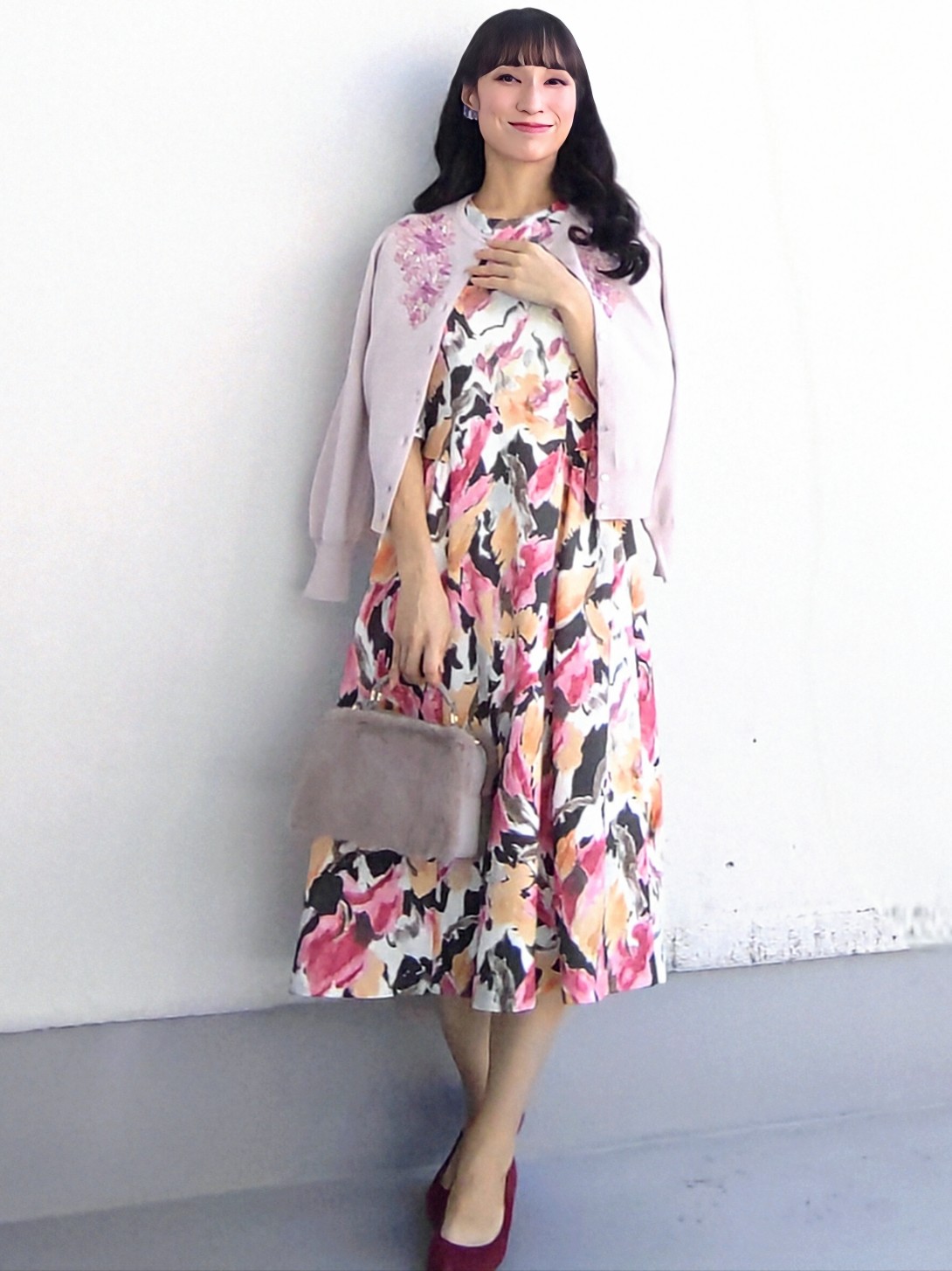 keinaさんの「SunaUna｜【手洗い可／アンサンブル可】刺しゅうリボンのクラフトニットカーディガン」を使ったコーディネート