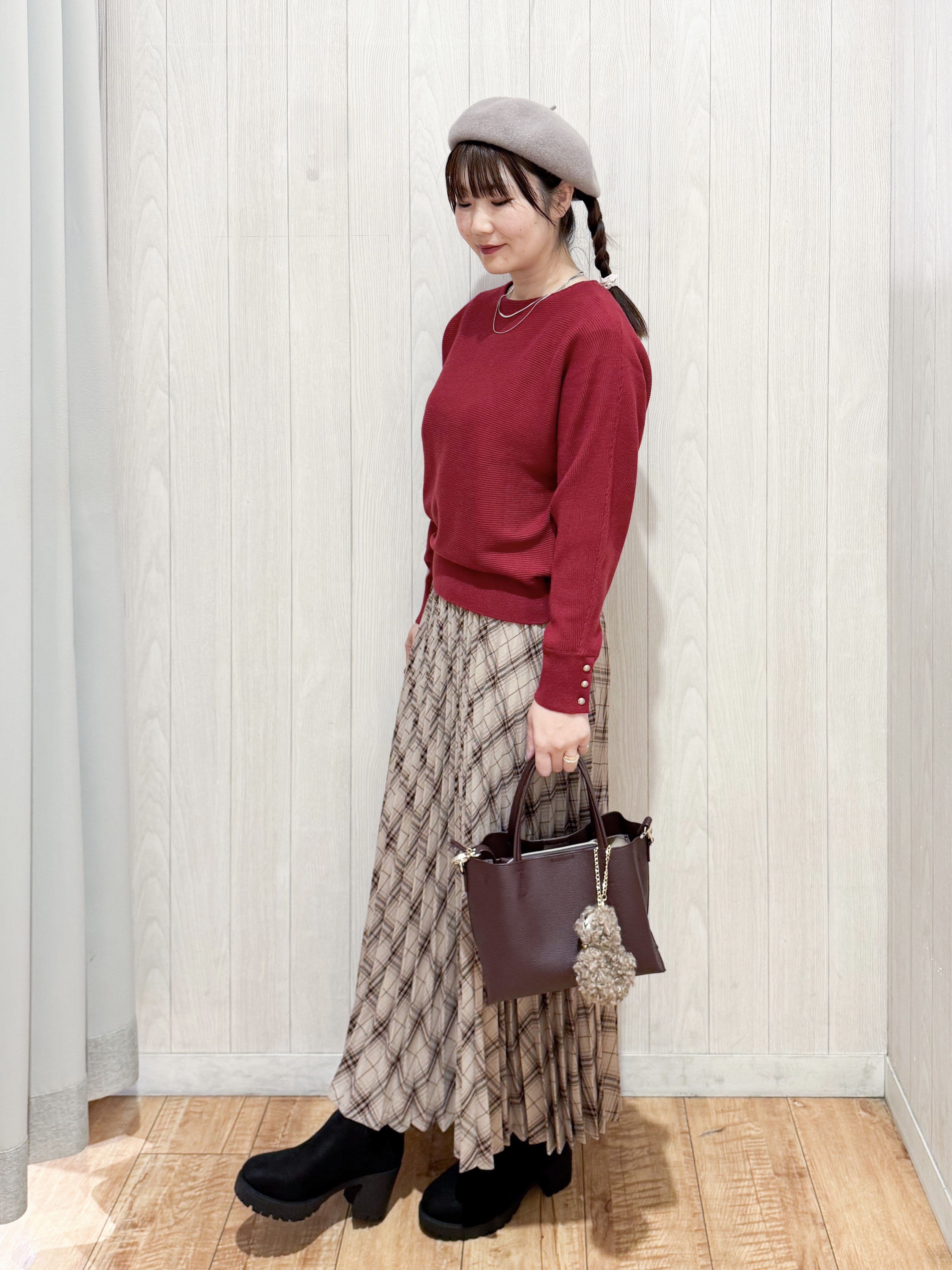 愛さんの「SHOO･LA･RUE｜【洗濯機可/体型カバー】やわらかリブドルマンニット」を使ったコーディネート