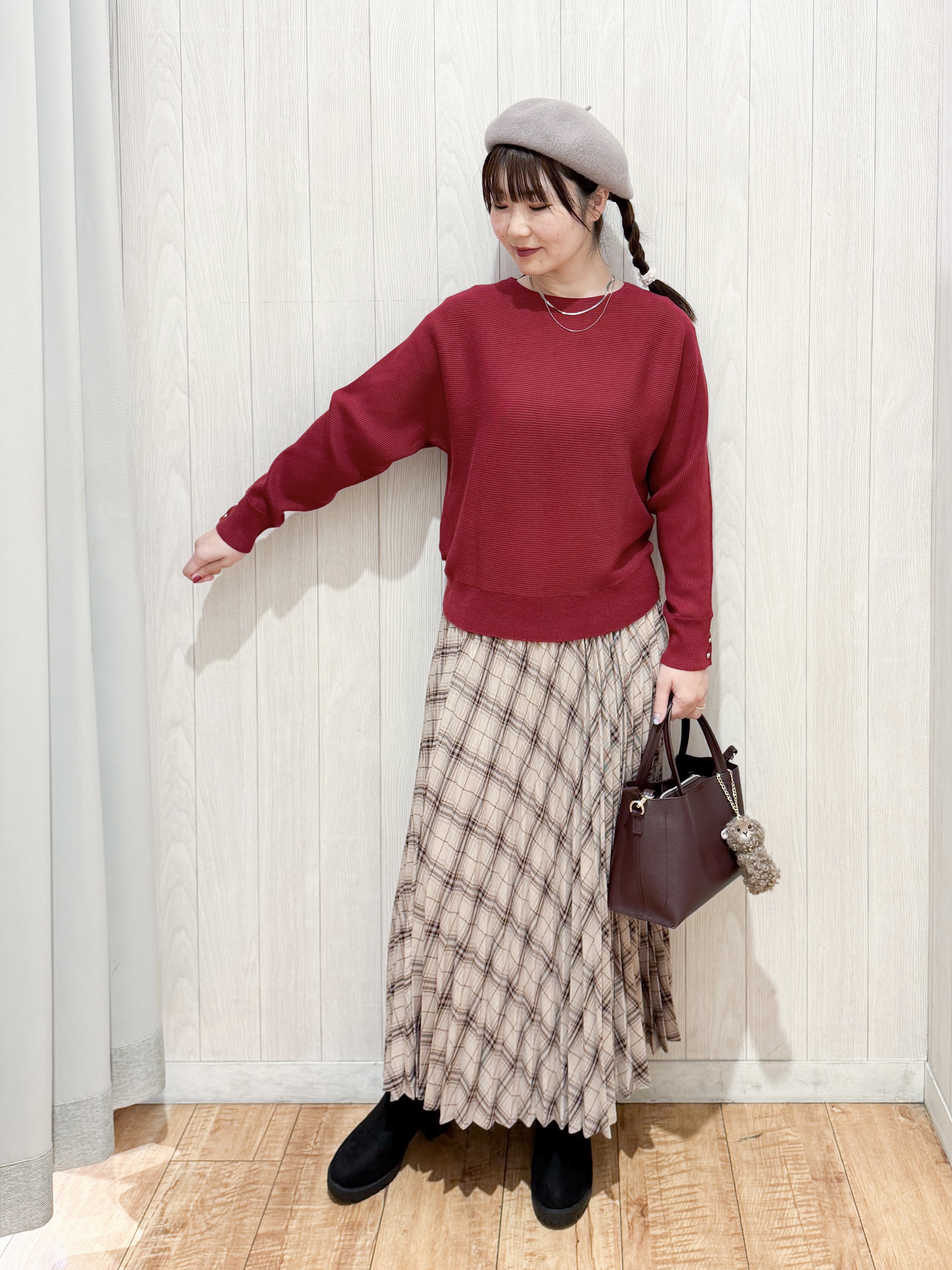 愛さんの「SHOO･LA･RUE｜【洗濯機可/体型カバー】やわらかリブドルマンニット」を使ったコーディネート