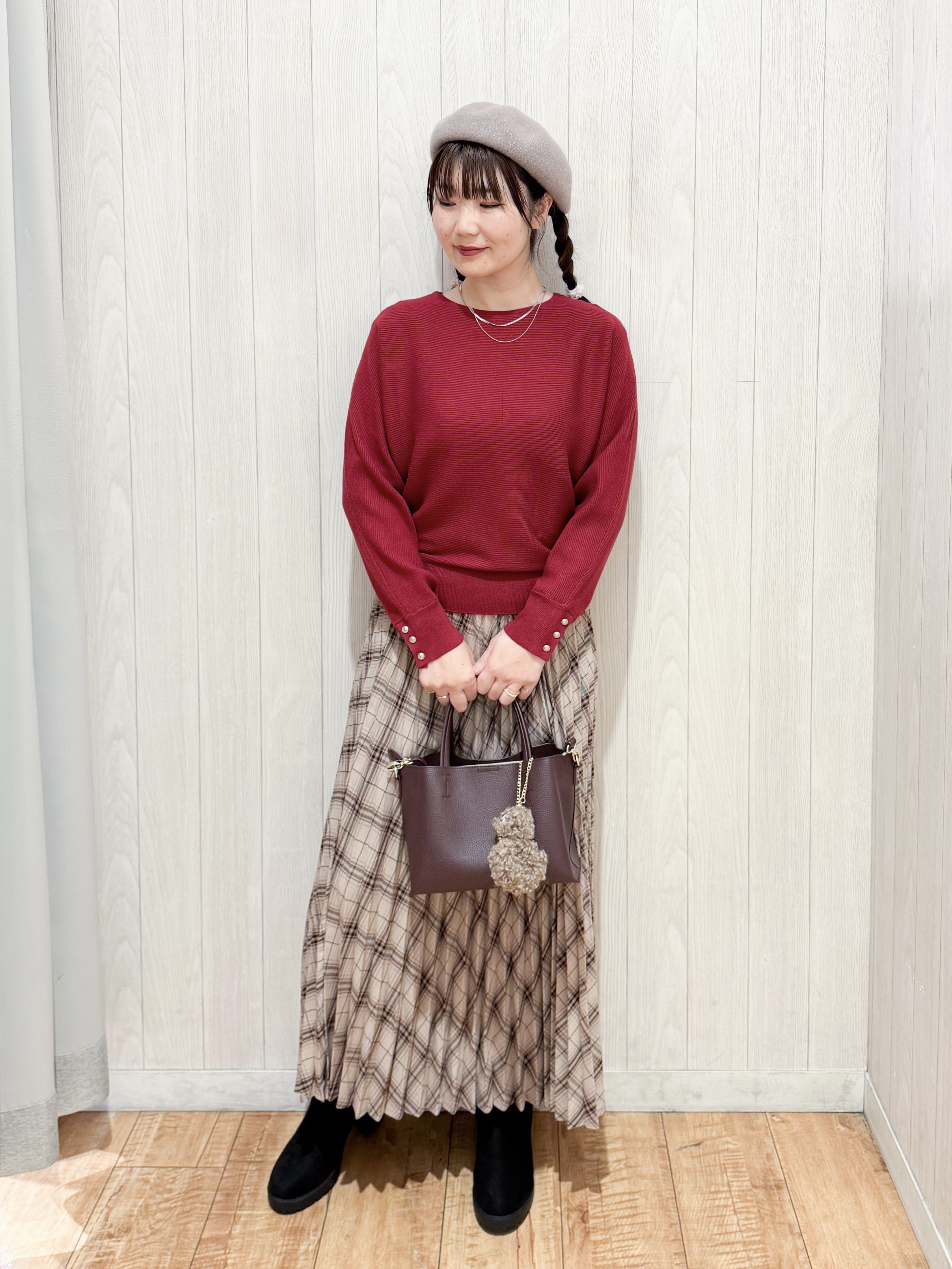 愛さんの「SHOO･LA･RUE｜【洗濯機可/体型カバー】やわらかリブドルマンニット」を使ったコーディネート