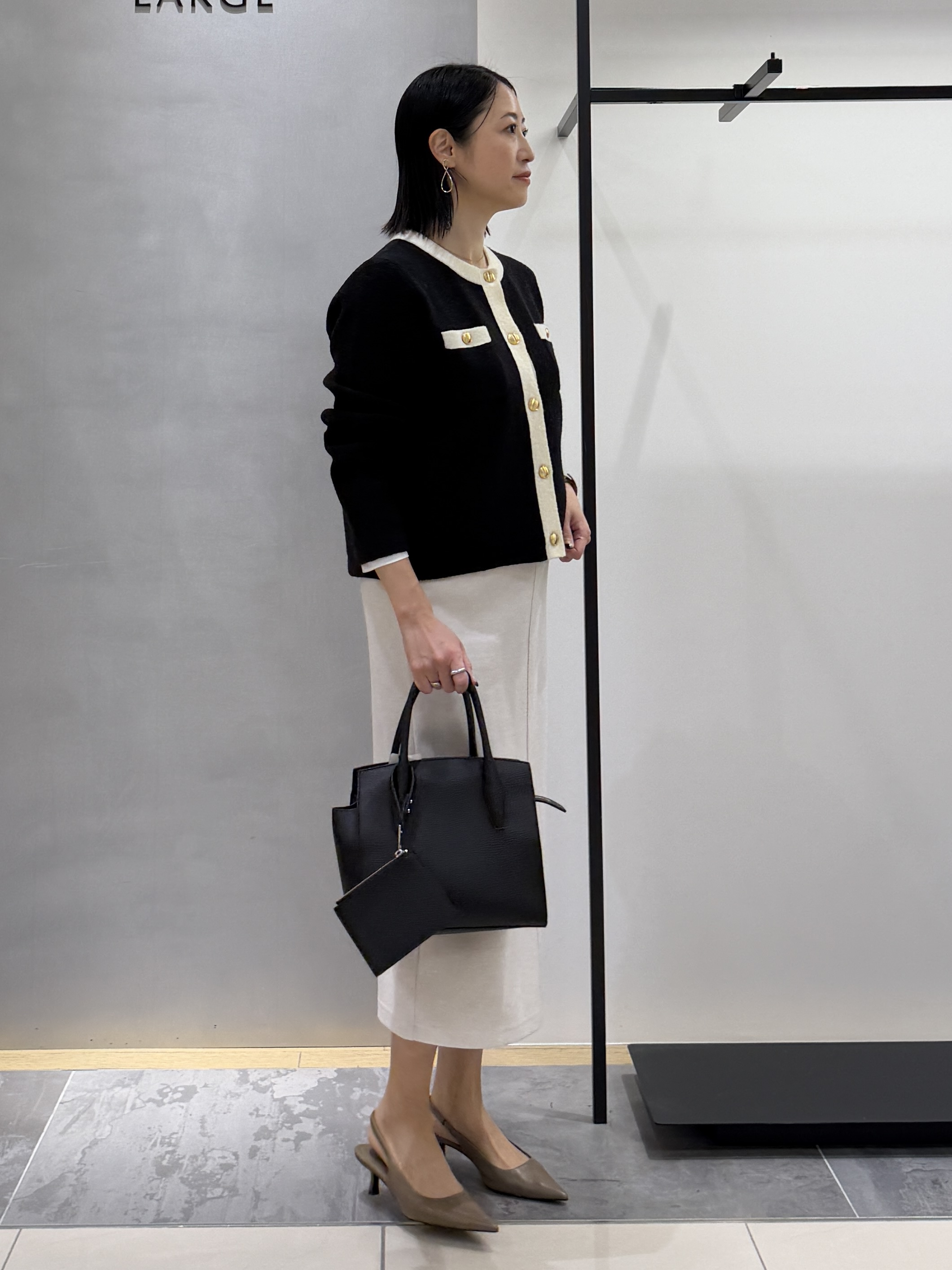 shihoさんの「INDIVI｜【軽やか】ブークレニットジャケット」を使ったコーディネート