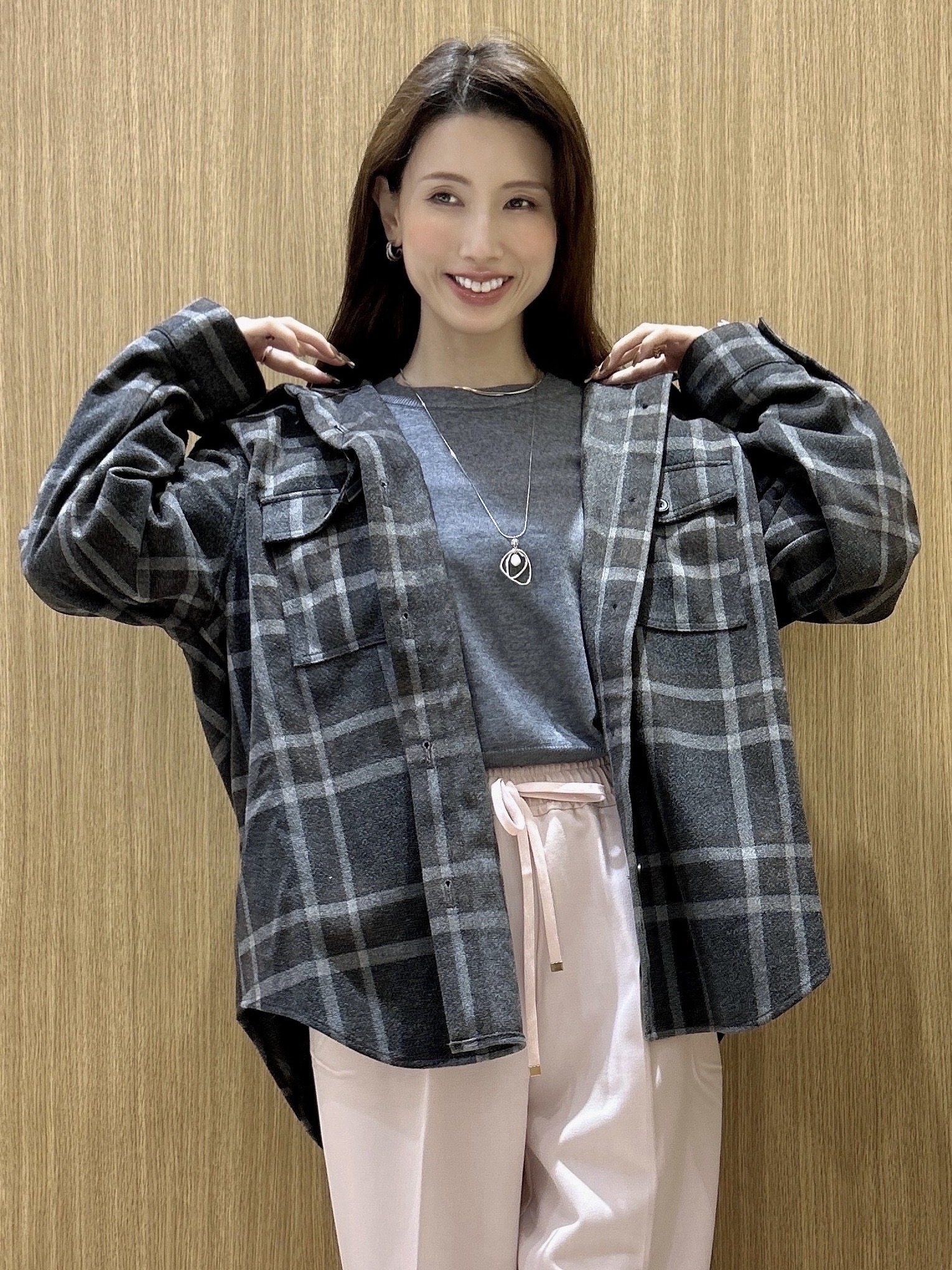 maiさんの「OPAQUE.CLIP｜チェック柄ウールライクシャツジャケット【洗濯機OK】」を使ったコーディネート