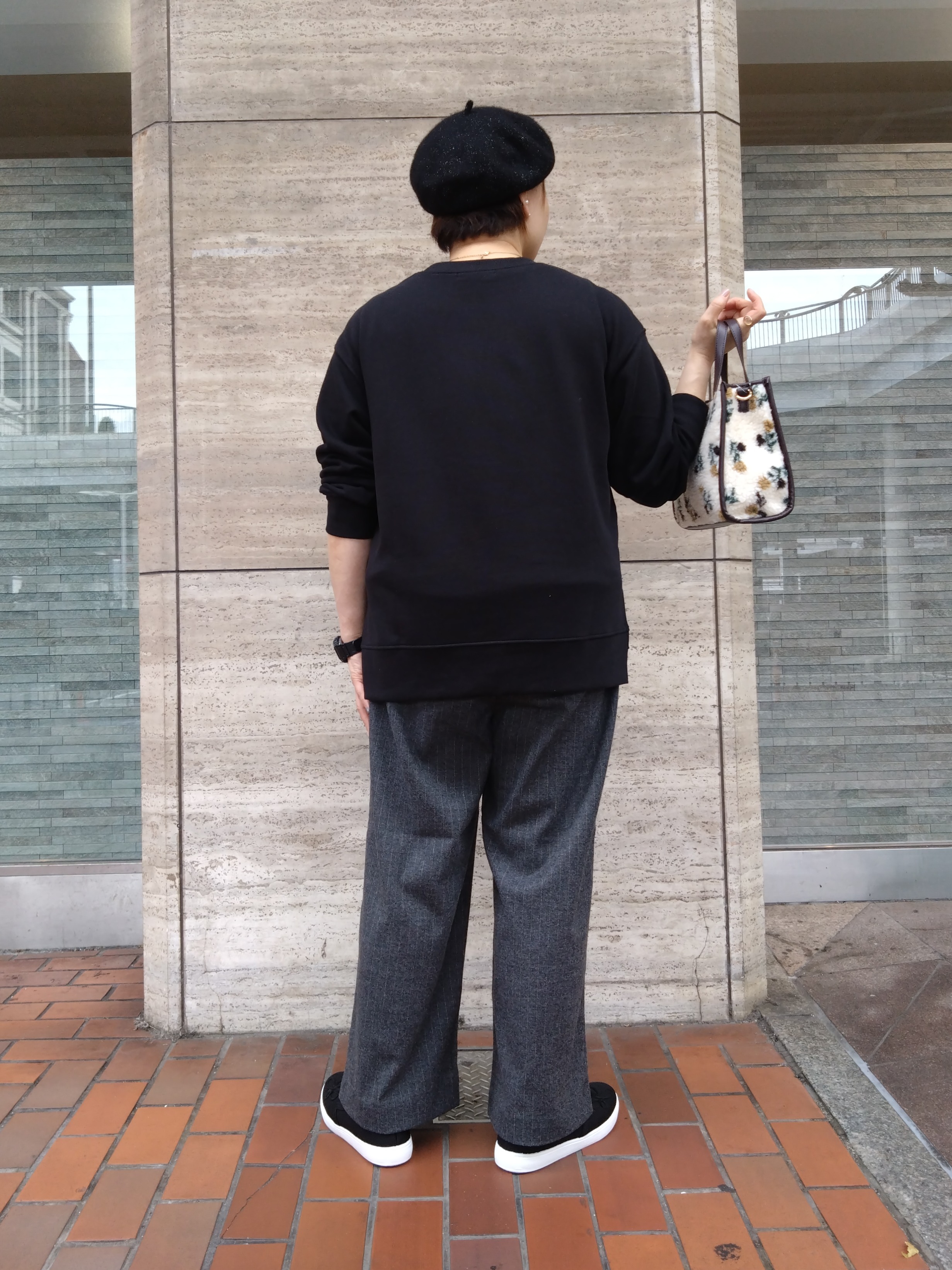 ヒロコジさんの「SHOO･LA･RUE｜【S-LL/洗濯機可】ゆるっと着られる 裏毛プリントアソートスウェット」を使ったコーディネート