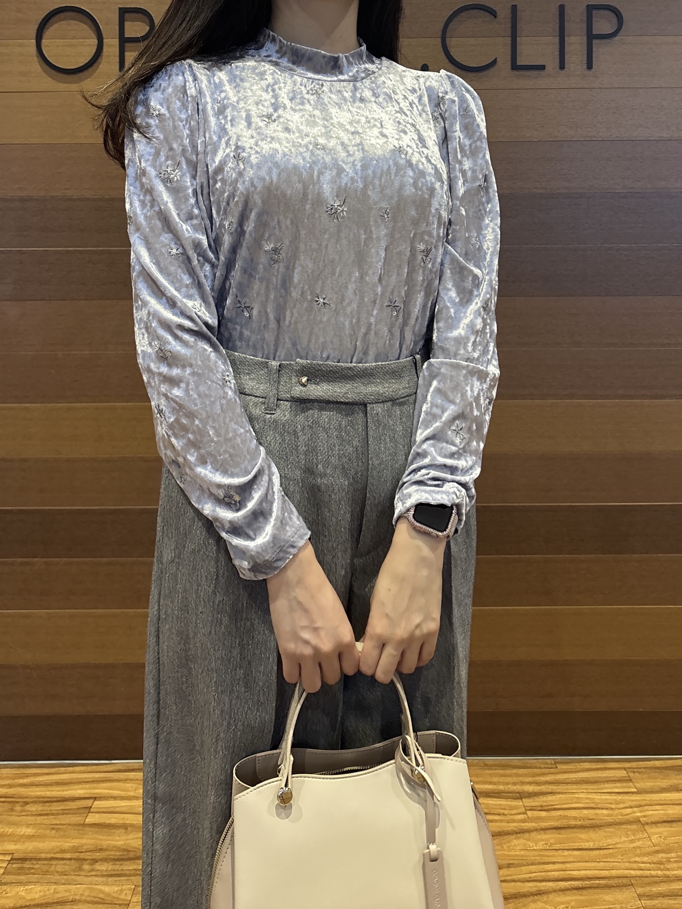 わかなさんの「OPAQUE.CLIP｜ベロア刺繍ハイネックトップス【洗濯機OK】」を使ったコーディネート