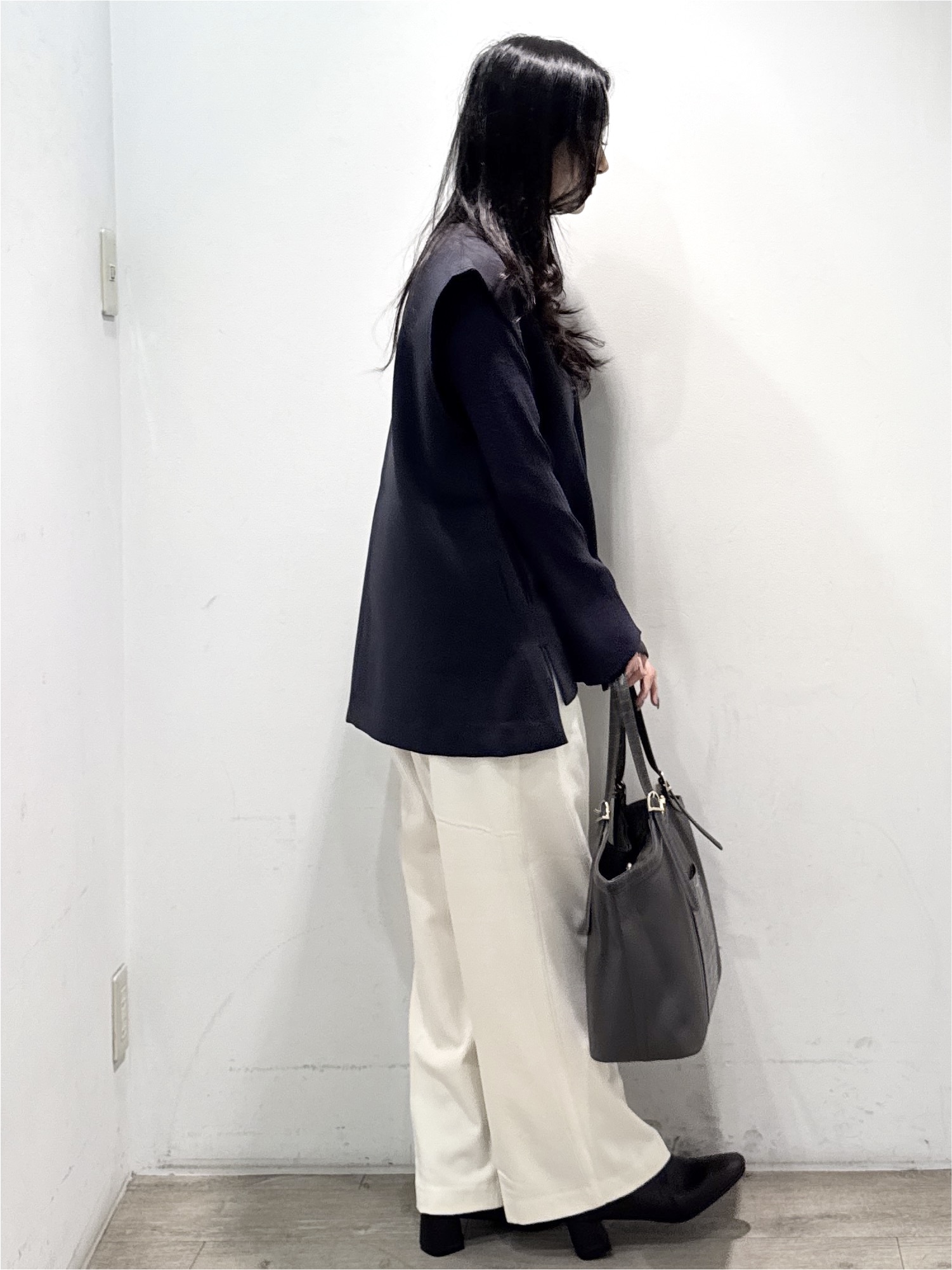 yuicciさんの「OPAQUE.CLIP｜《ツインセット》Vネックベスト&times;ハイネックリブニット【洗濯機OK】」を使ったコーディネート