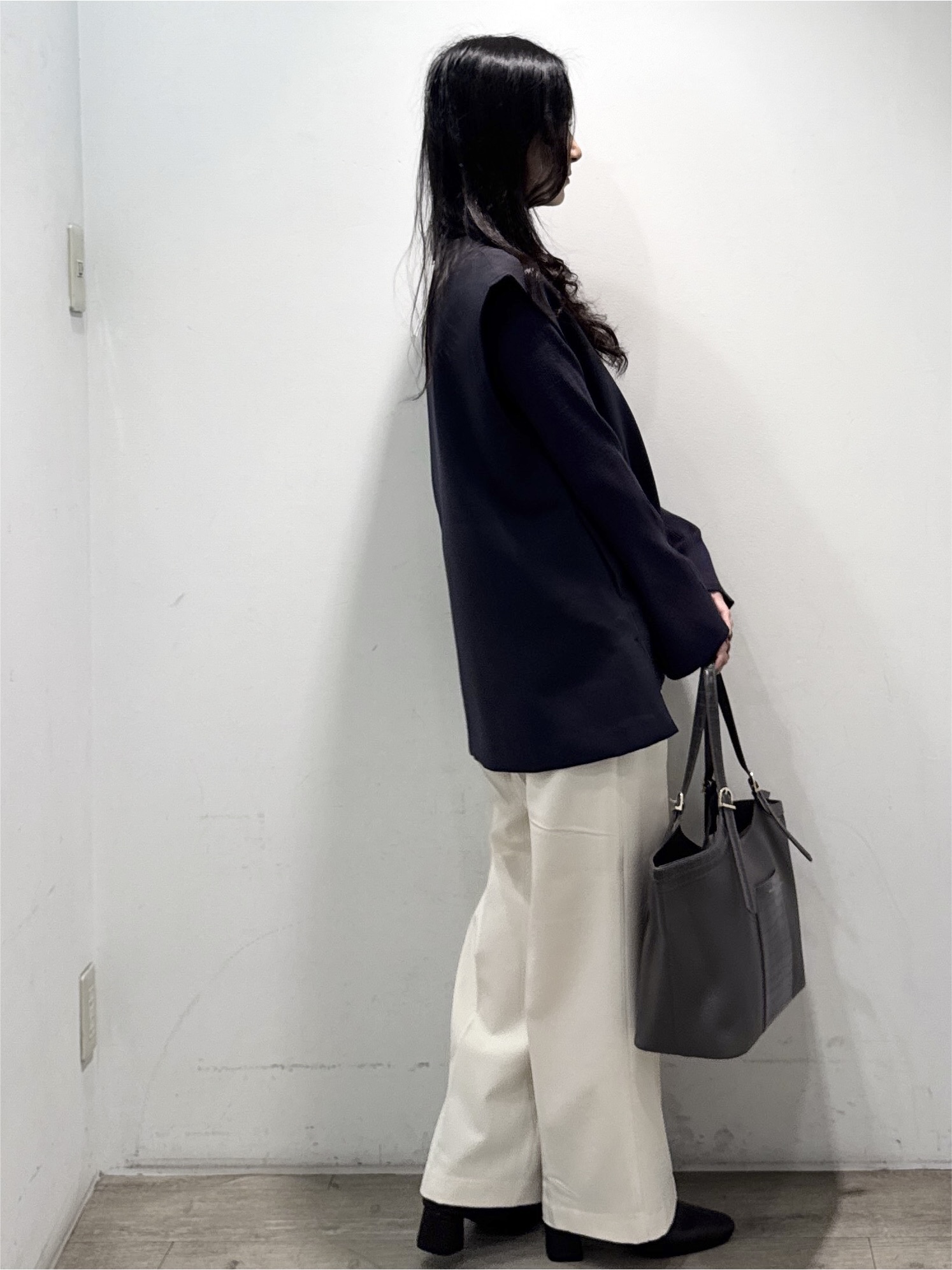 yuicciさんの「OPAQUE.CLIP｜《ツインセット》Vネックベスト&times;ハイネックリブニット【洗濯機OK】」を使ったコーディネート