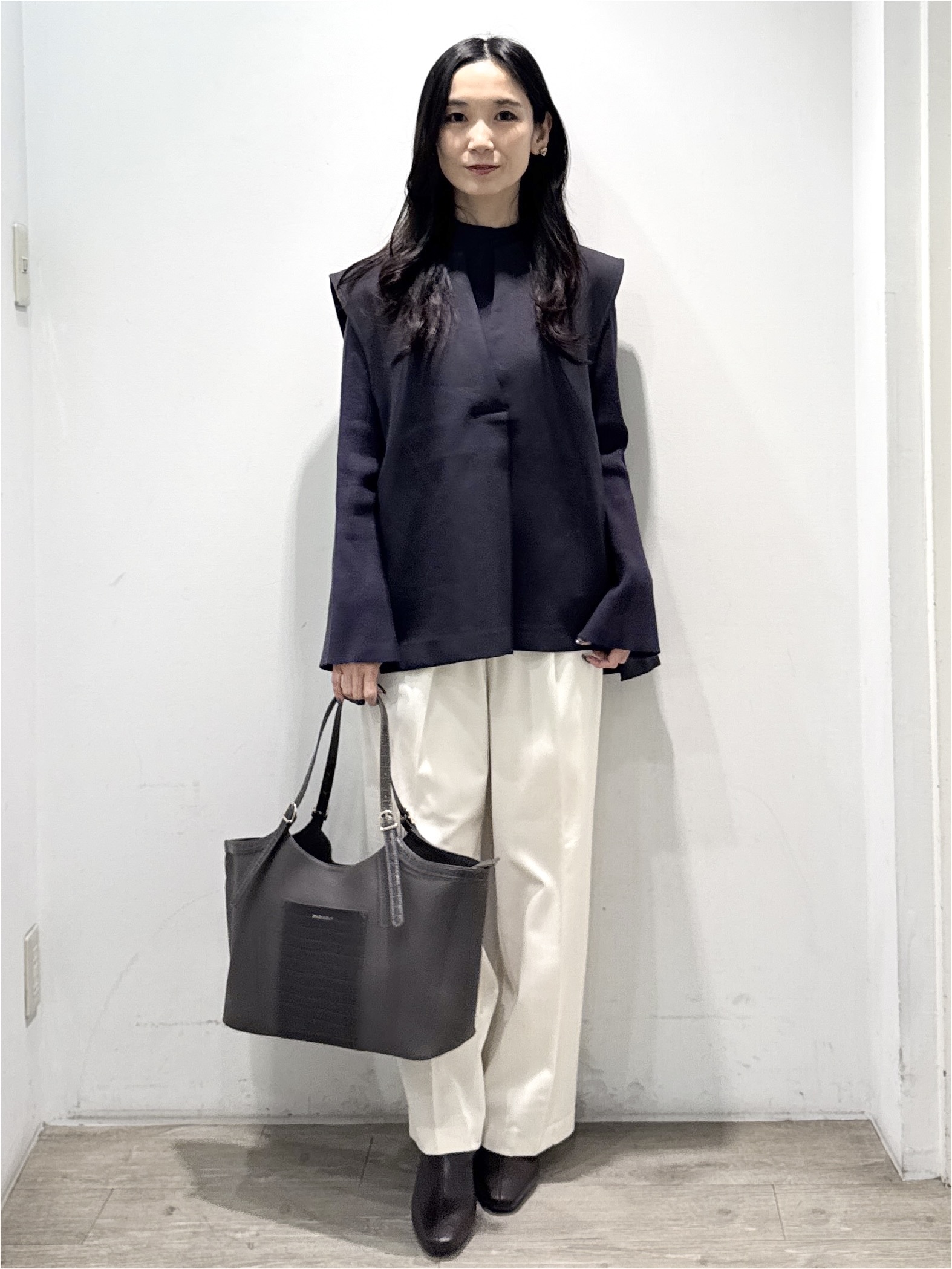 yuicciさんの「OPAQUE.CLIP｜《ツインセット》Vネックベスト&times;ハイネックリブニット【洗濯機OK】」を使ったコーディネート