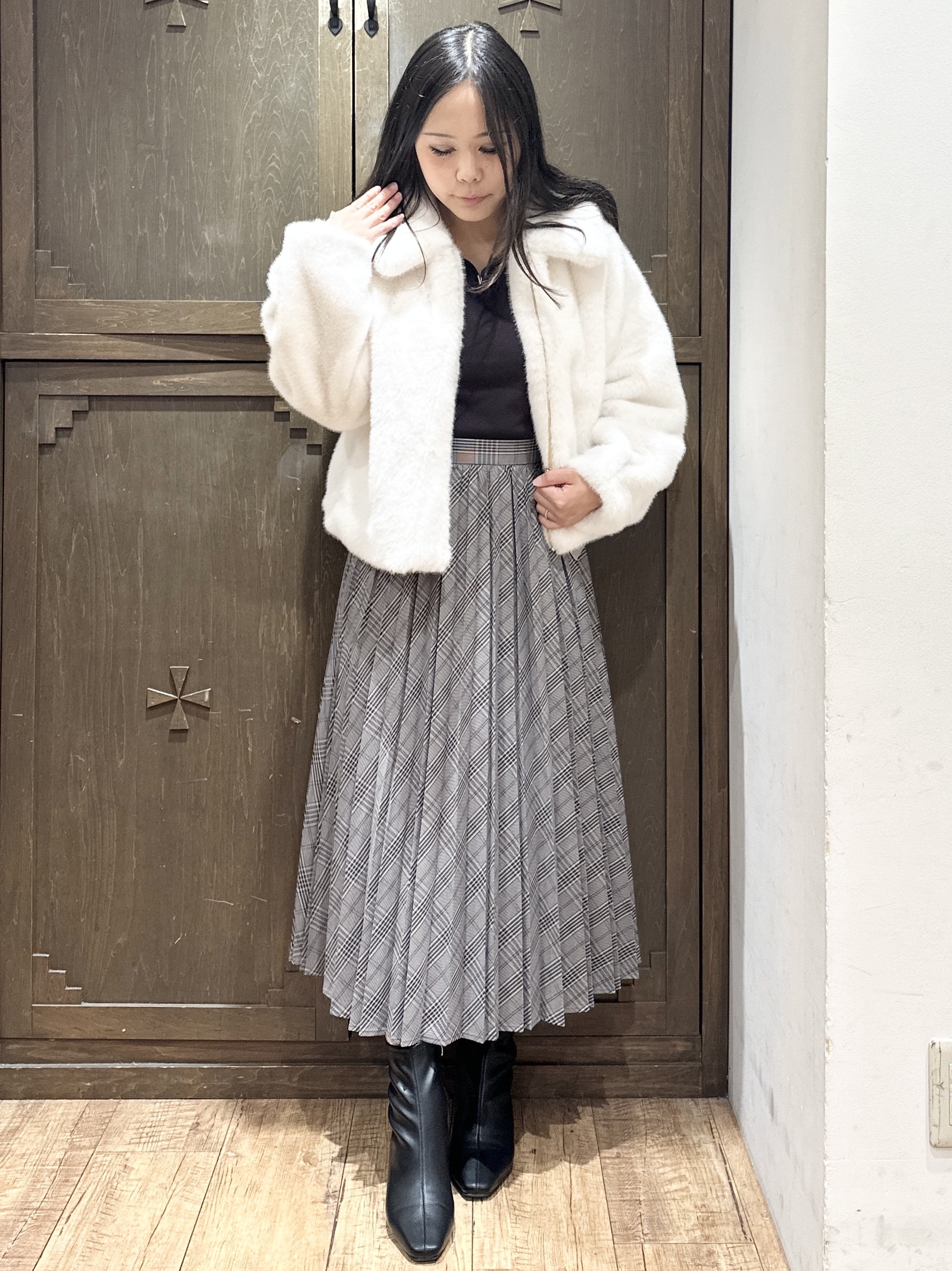 kanaさんの「index｜ビジューパーツ付きハートネックニット【洗濯機OK／抗ピリング】」を使ったコーディネート