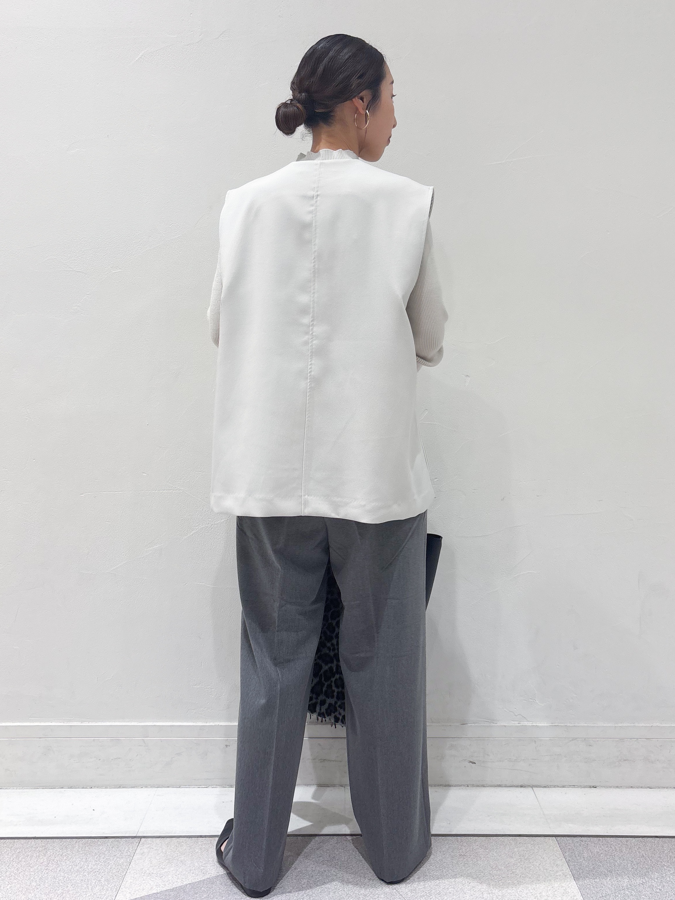 ちえさんの「OPAQUE.CLIP｜《ツインセット》Vネックベスト&times;ハイネックリブニット【洗濯機OK】」を使ったコーディネート