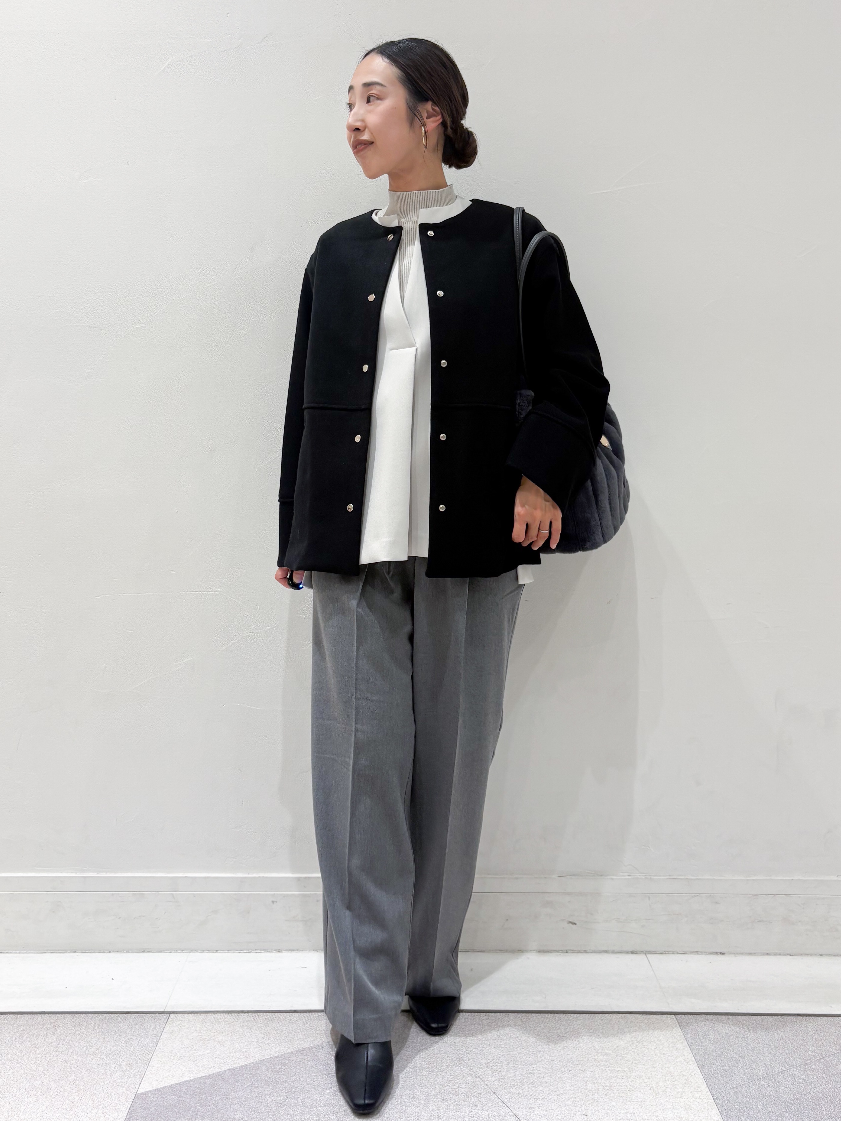 ちえさんの「OPAQUE.CLIP｜《ツインセット》Vネックベスト&times;ハイネックリブニット【洗濯機OK】」を使ったコーディネート