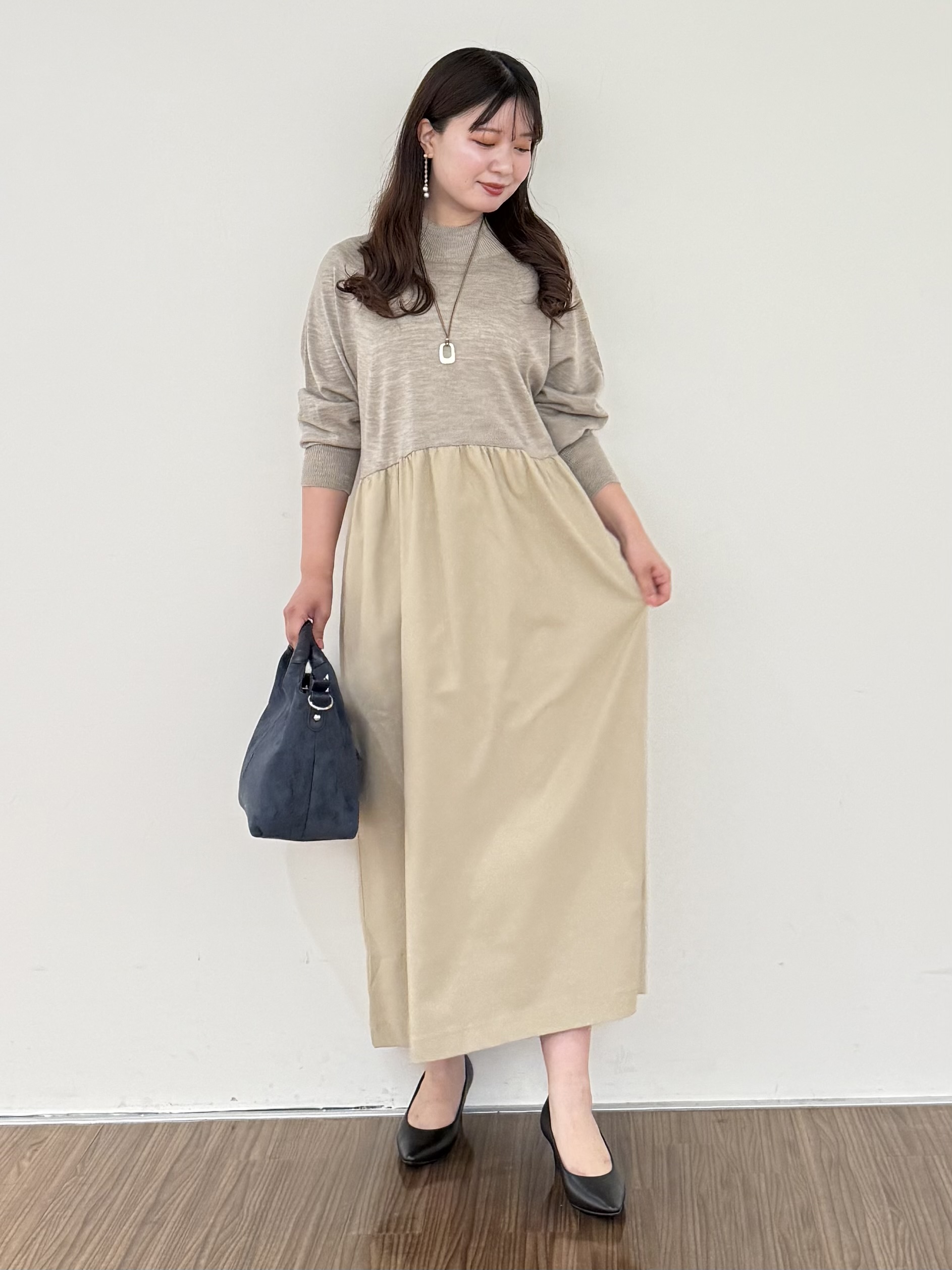 いくみさんの「INDIVI｜【1枚でコーデ完成！／体型カバー】布帛コンビウール混ニットワンピース」を使ったコーディネート