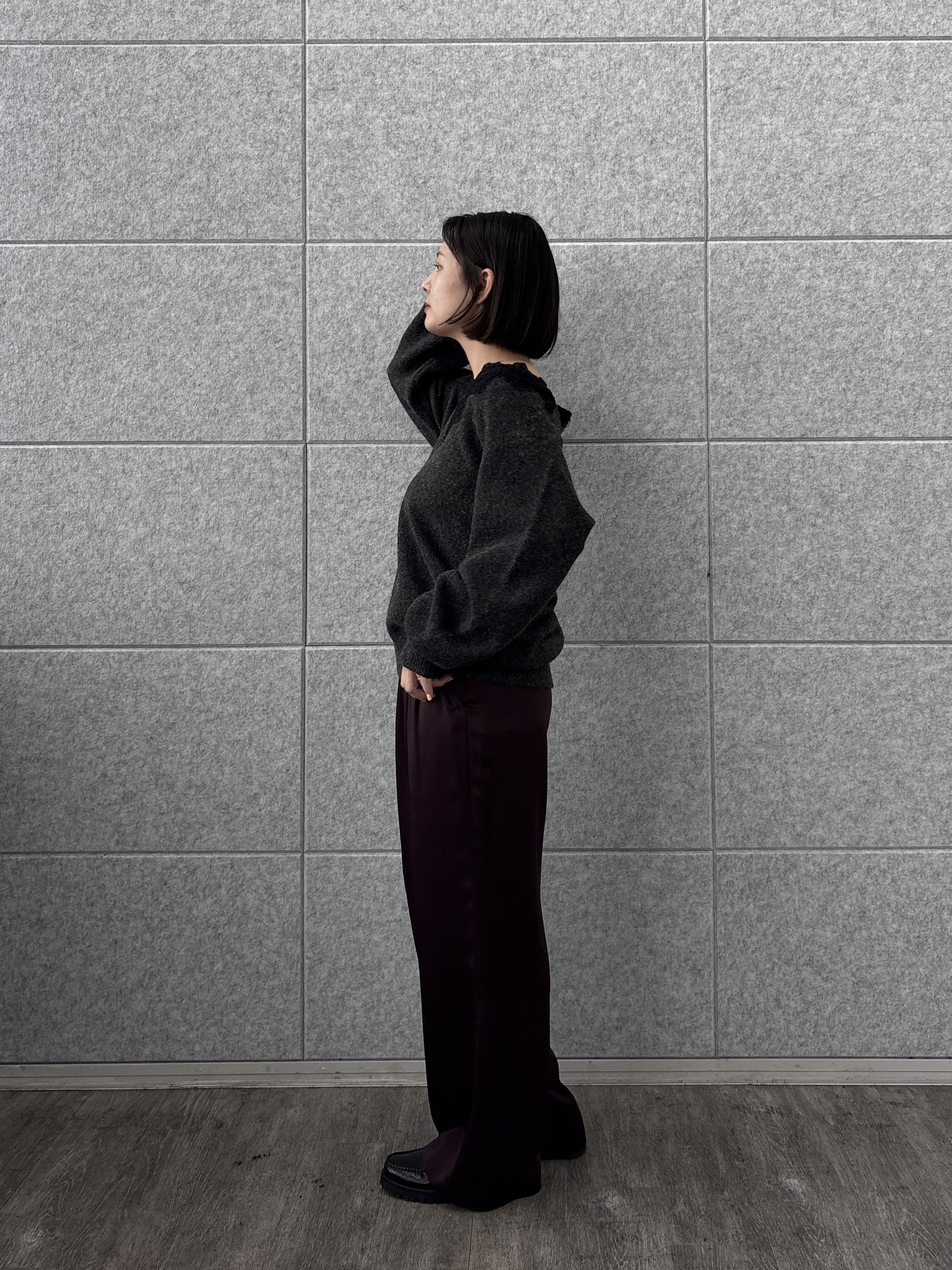 ayanoさんの「INDIVI｜レースドッキング深Vネックニット【再入荷／洗える】」を使ったコーディネート