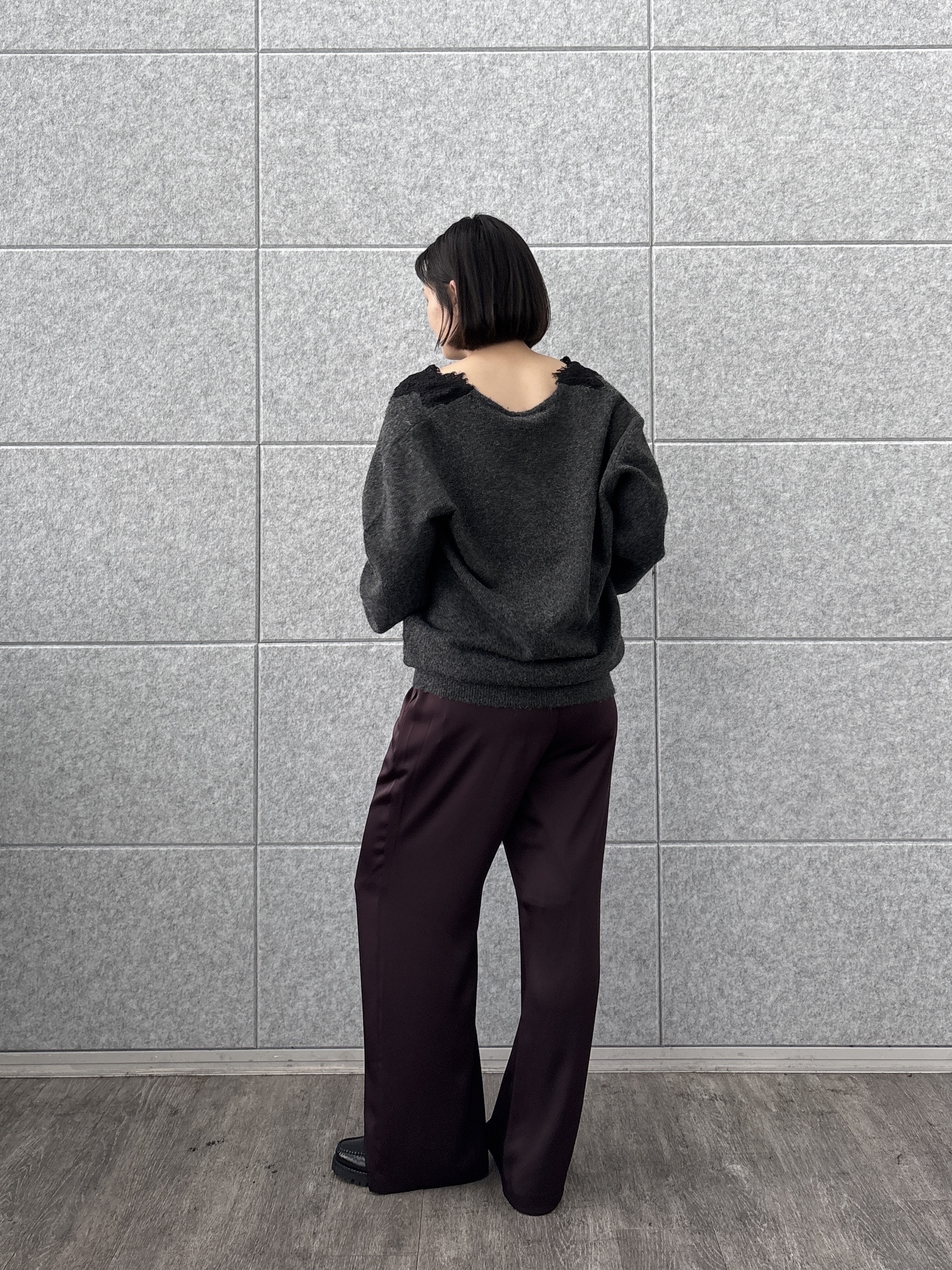 ayanoさんの「INDIVI｜レースドッキング深Vネックニット【再入荷／洗える】」を使ったコーディネート