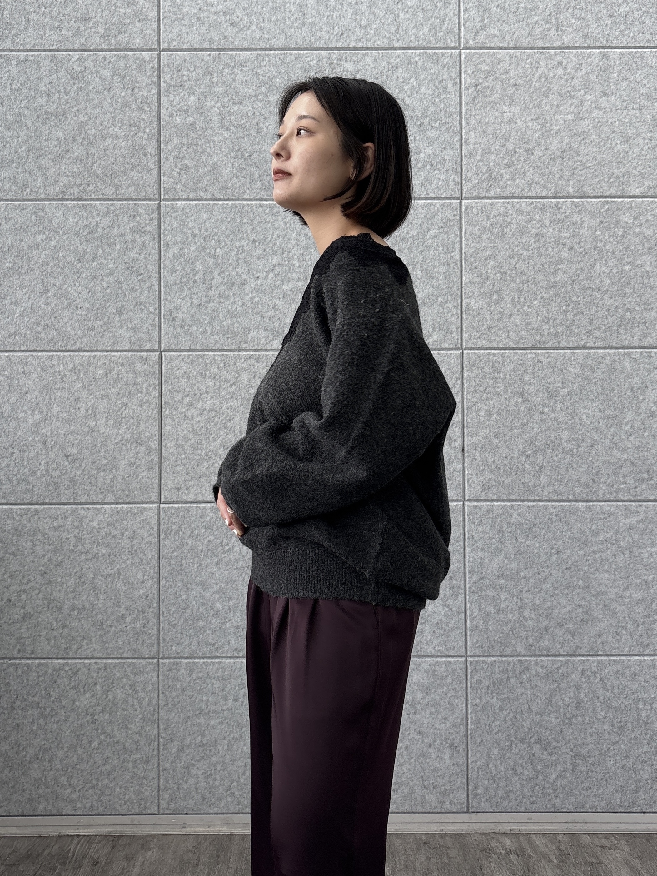 ayanoさんの「INDIVI｜レースドッキング深Vネックニット【再入荷／洗える】」を使ったコーディネート