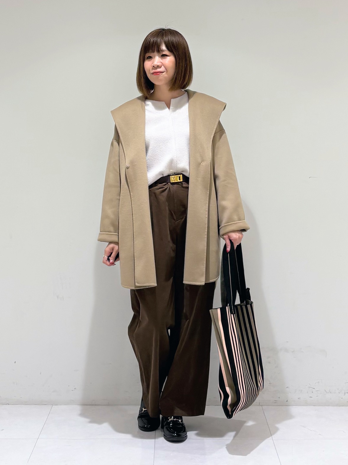 tsuyuさんの「INDIVI｜【ウール混／配色／ゆったり】ミドル丈リバーフーディコート」を使ったコーディネート