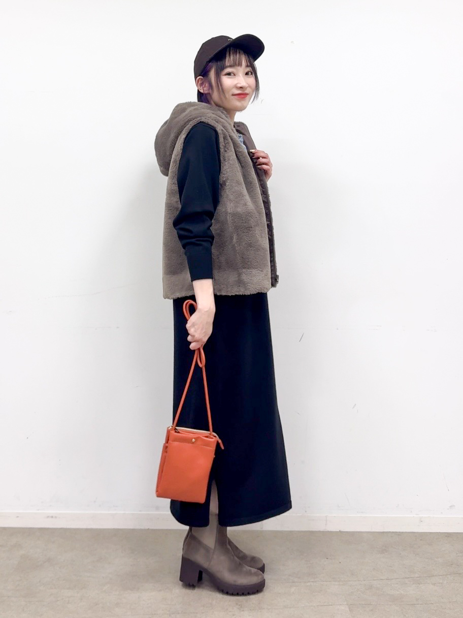 𝐜𝐡𝐢𝐤𝐚さんの「SHOO･LA･RUE｜【S-LL/洗濯機可】金ボタンニットでこなれ見え 襟デニムニットワンピース」を使ったコーディネート