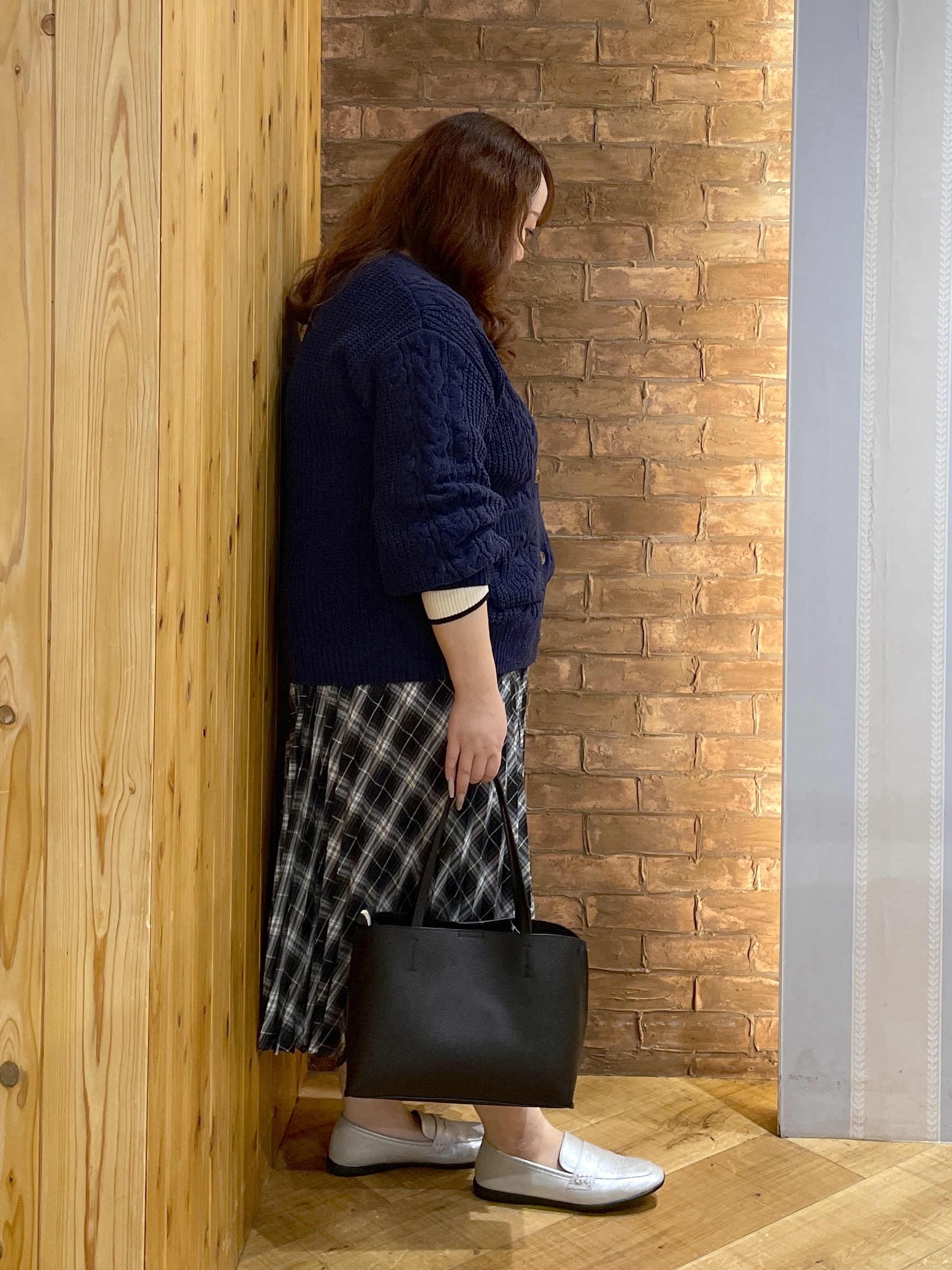 Risaさんの「SHOO･LA･RUE｜【洗濯機可】もこもちモールケーブル Vネックカーディガン」を使ったコーディネート