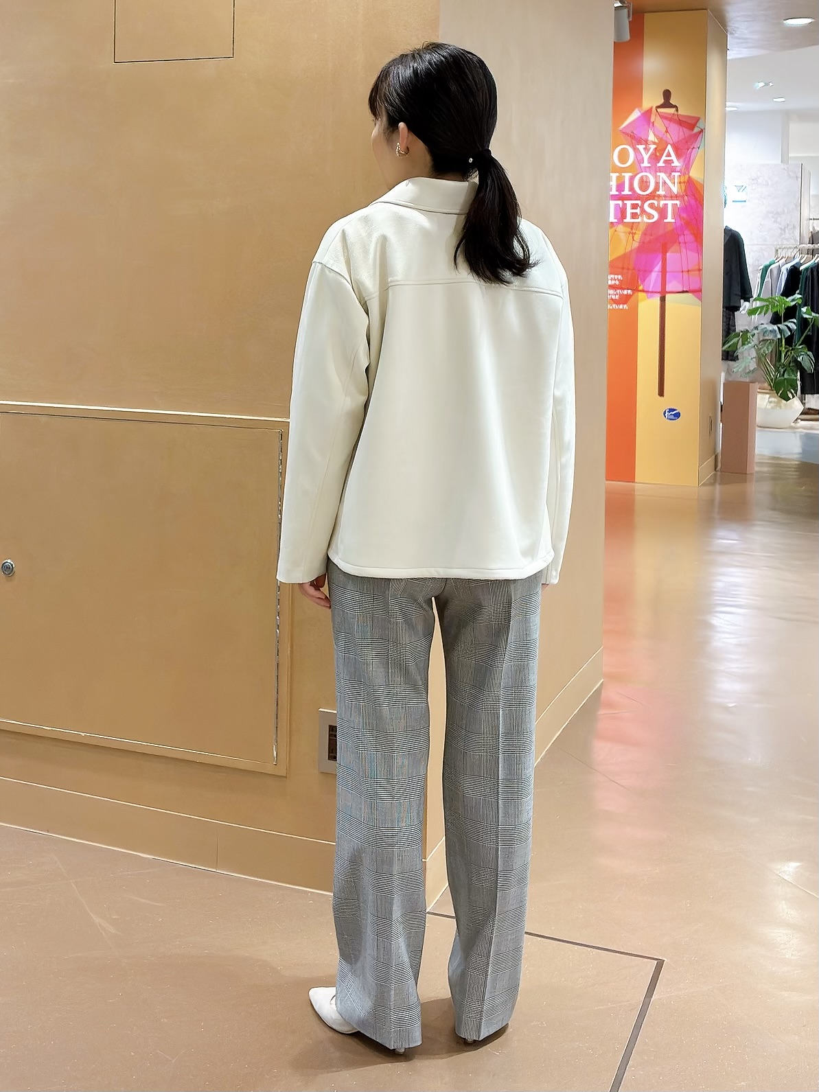 hattoriさんの「INDIVI｜【選べる6色／ストレッチ◎】きれいめドルマンスリーブニット」を使ったコーディネート