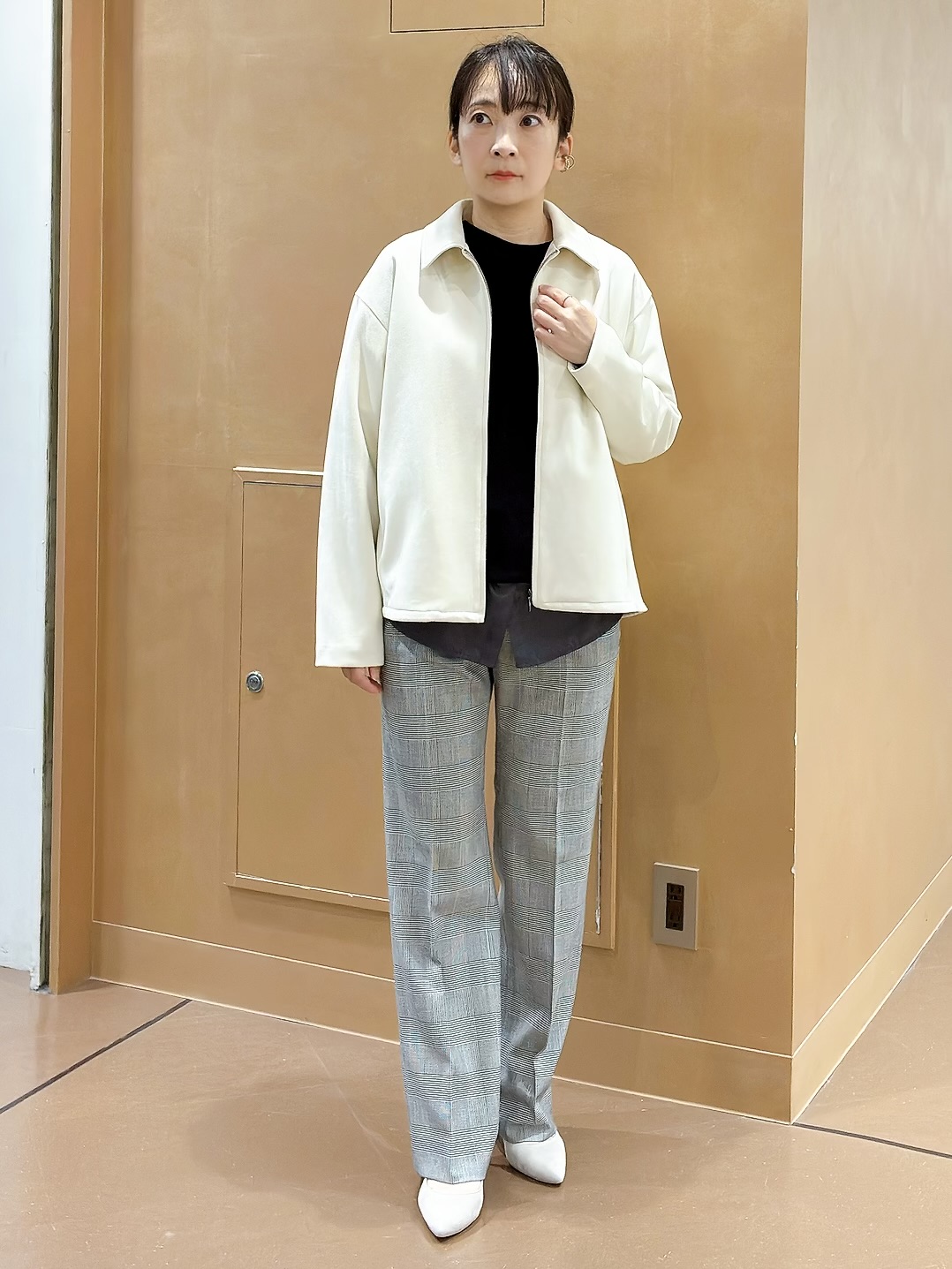 hattoriさんの「INDIVI｜【選べる6色／ストレッチ◎】きれいめドルマンスリーブニット」を使ったコーディネート