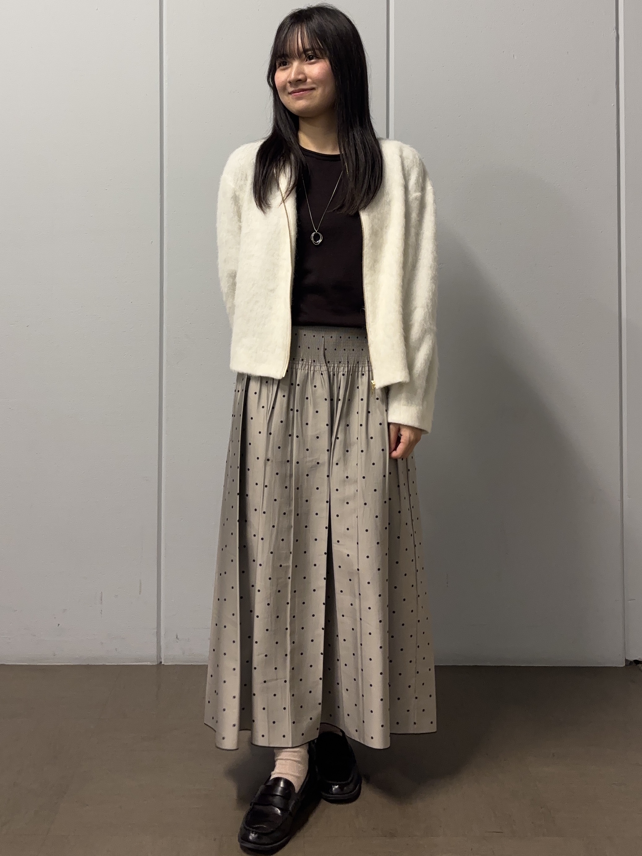 岩本優さんの「UNTITLED｜【店頭人気！/品よくゆったり】ボリュームスリーブニットプルオーバー」を使ったコーディネート