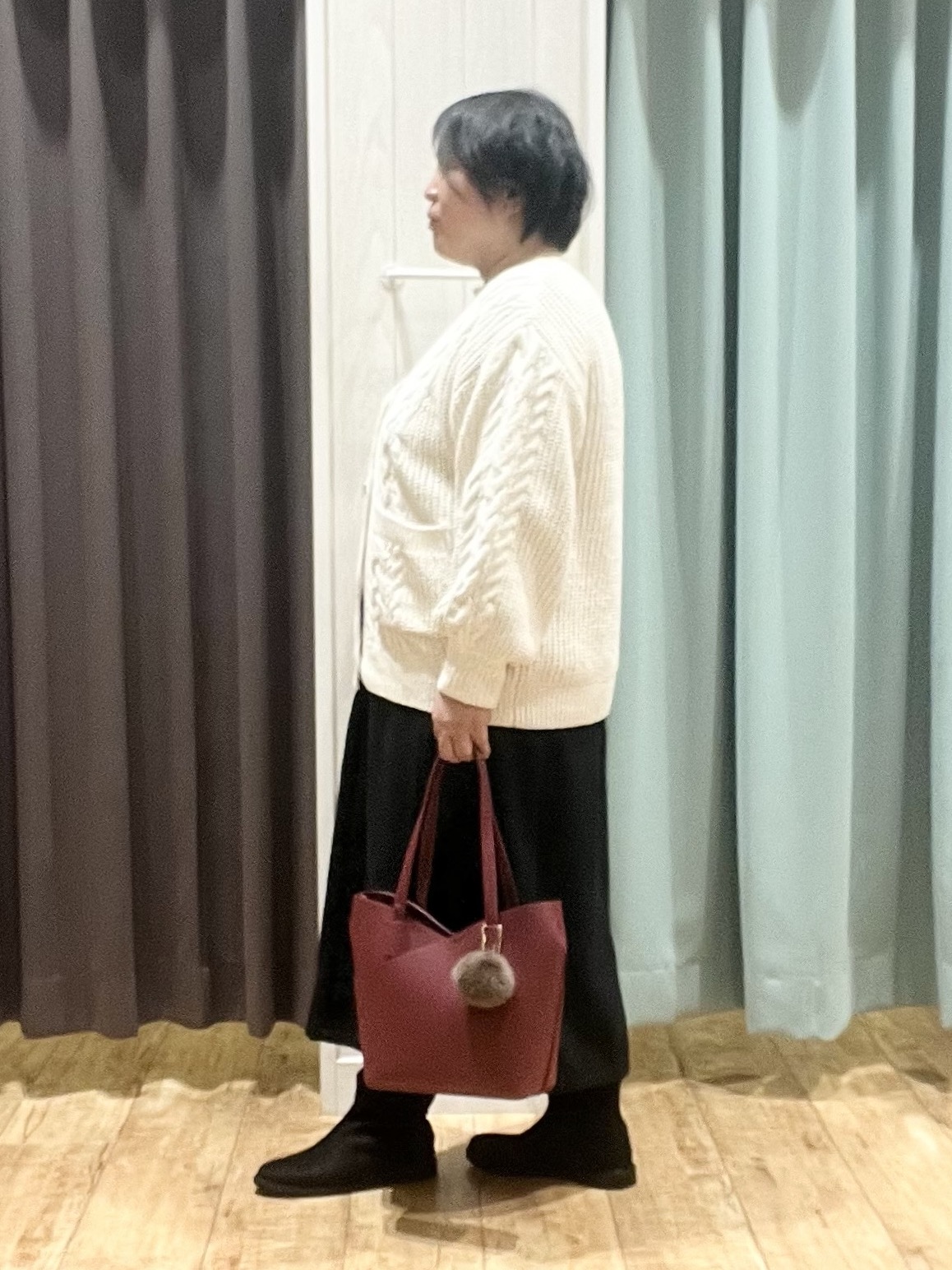 あやさんの「SHOO･LA･RUE｜【洗濯機可】もこもちモールケーブル Vネックカーディガン」を使ったコーディネート