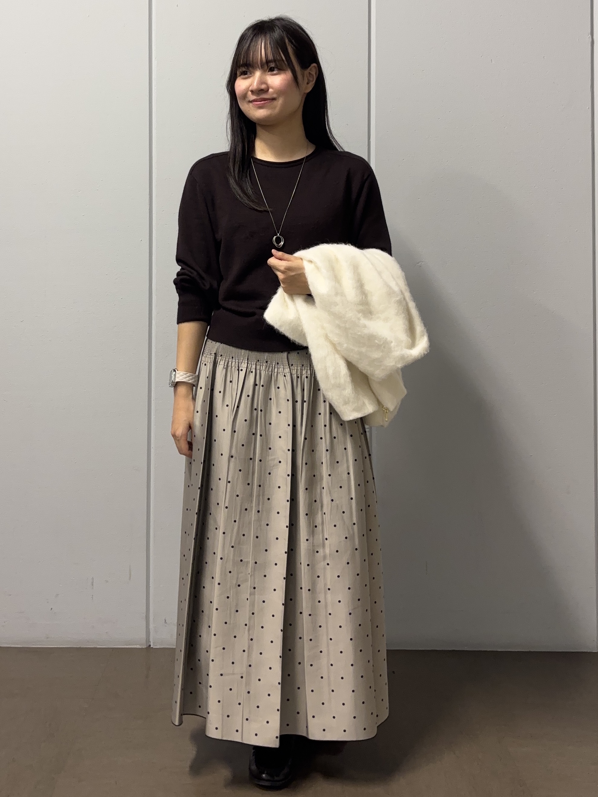 岩本優さんの「UNTITLED｜【店頭人気！/品よくゆったり】ボリュームスリーブニットプルオーバー」を使ったコーディネート
