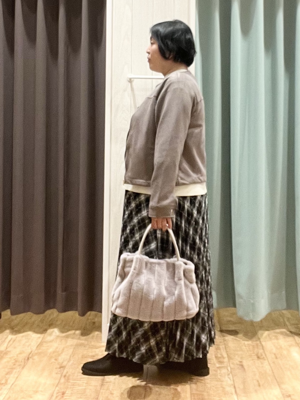あやさんの「SHOO･LA･RUE｜【S-LL/洗濯機可/ストレッチ】動きやすく軽やか スエード調ノーカラージップブルゾン」を使ったコーディネート
