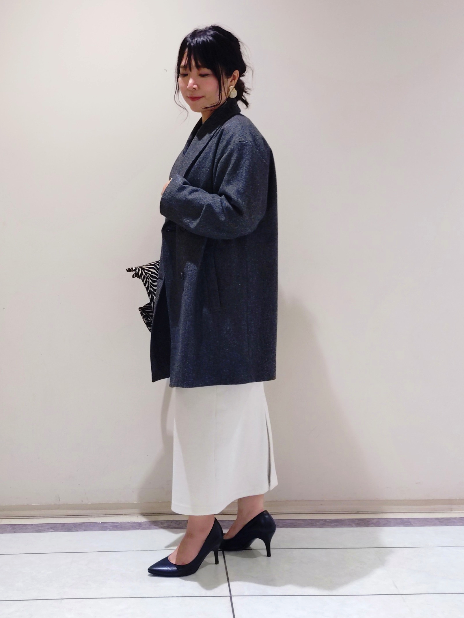 TOMOMIさんの「INDIVI｜【上品な光沢感】エクストラファインウール クルーネックニット」を使ったコーディネート