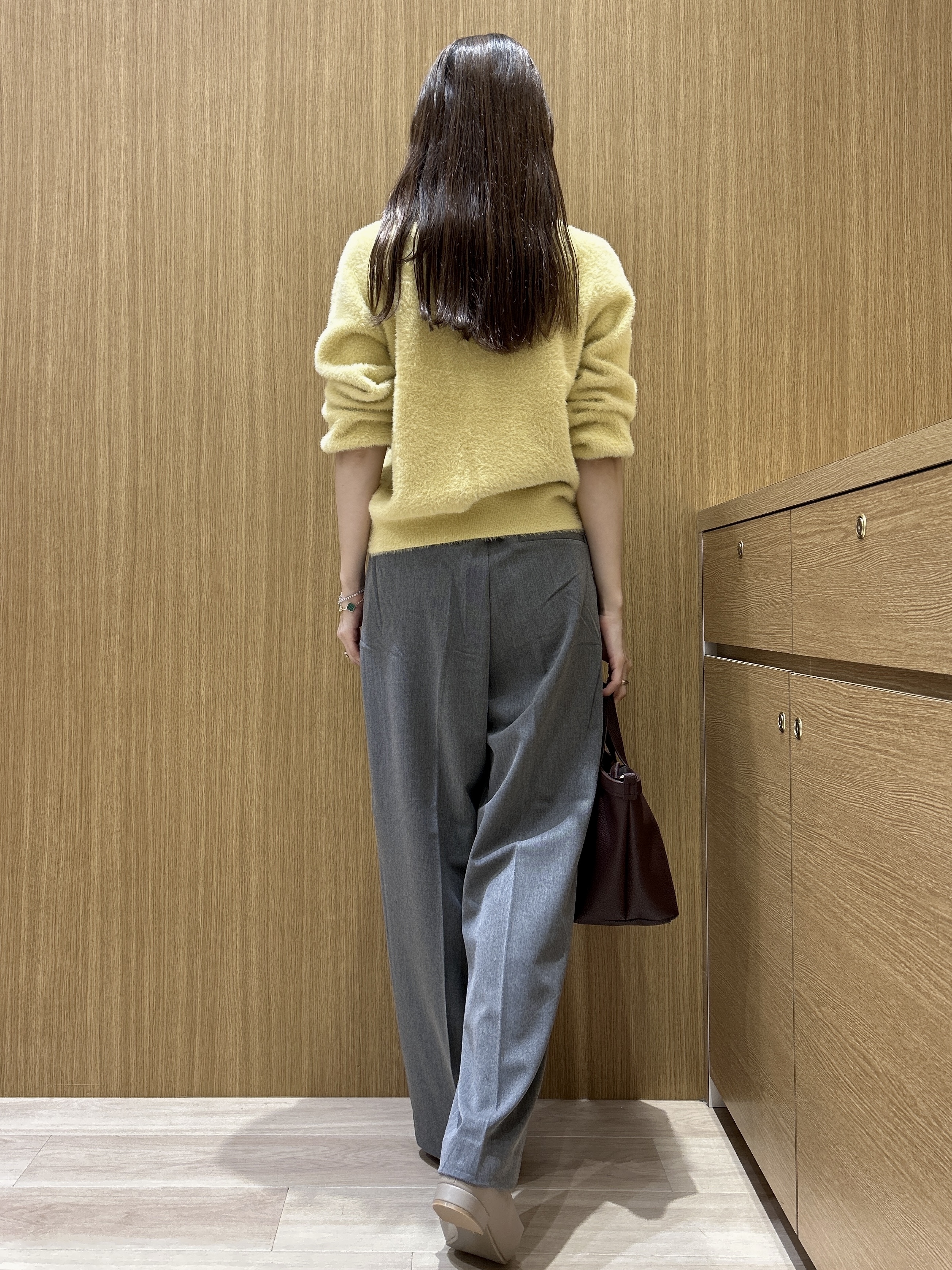 maiさんの「OPAQUE.CLIP｜フェザー襟付きニットカーディガン【洗濯機OK】」を使ったコーディネート