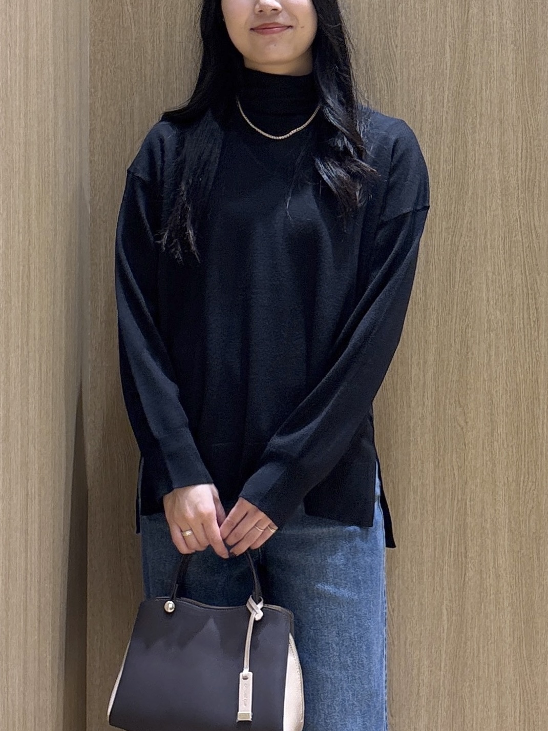 sachikoさんの「OPAQUE.CLIP｜『THE』名品リラクシーVネックニット【洗濯機OK】」を使ったコーディネート