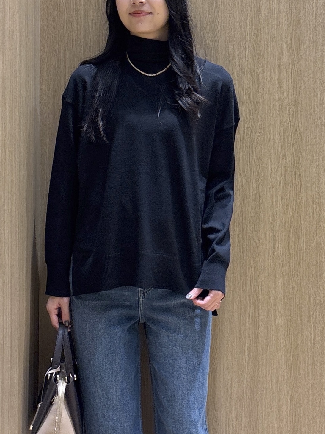 sachikoさんの「OPAQUE.CLIP｜『THE』名品リラクシーVネックニット【洗濯機OK】」を使ったコーディネート