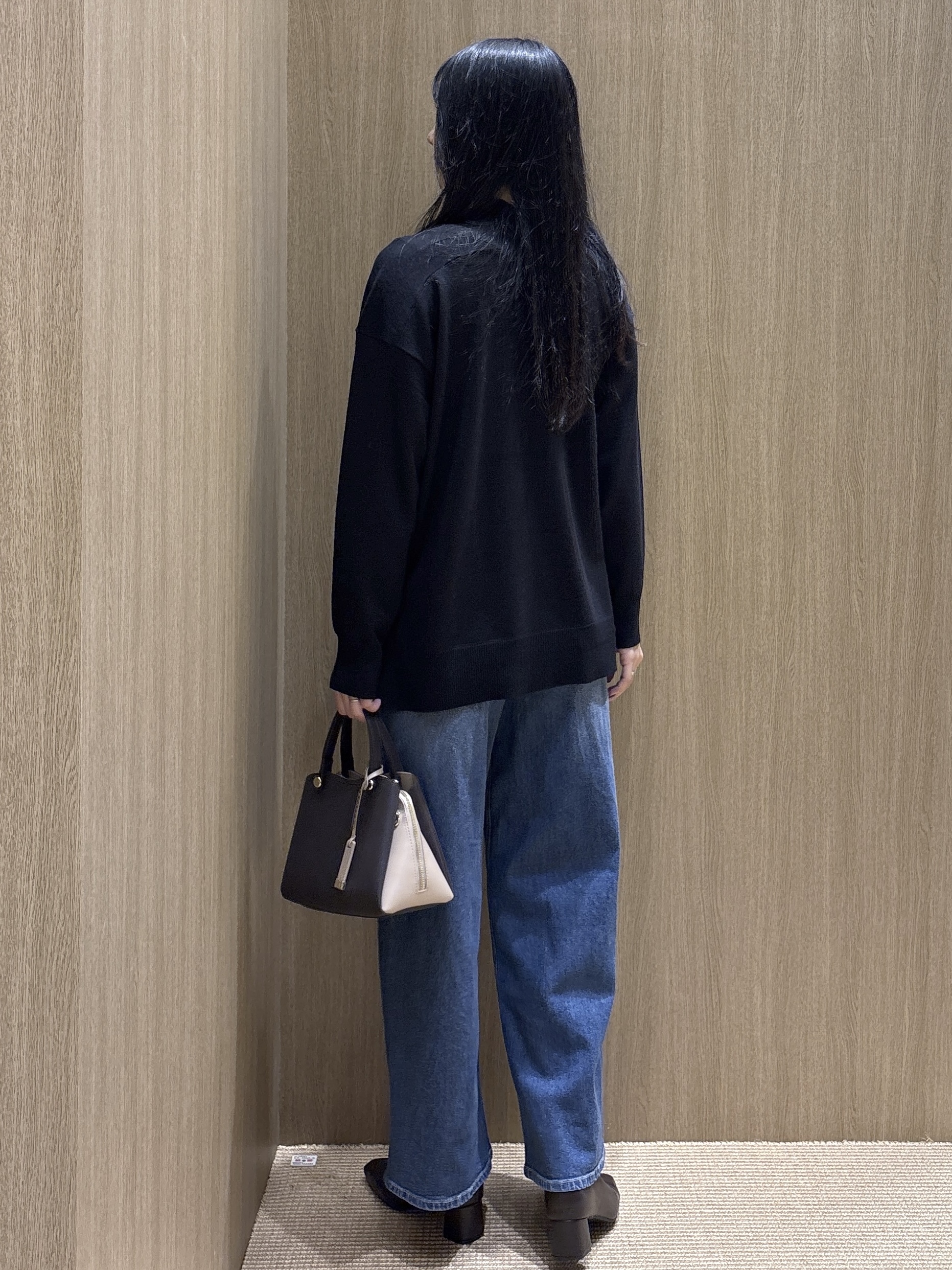 sachikoさんの「OPAQUE.CLIP｜『THE』名品リラクシーVネックニット【洗濯機OK】」を使ったコーディネート