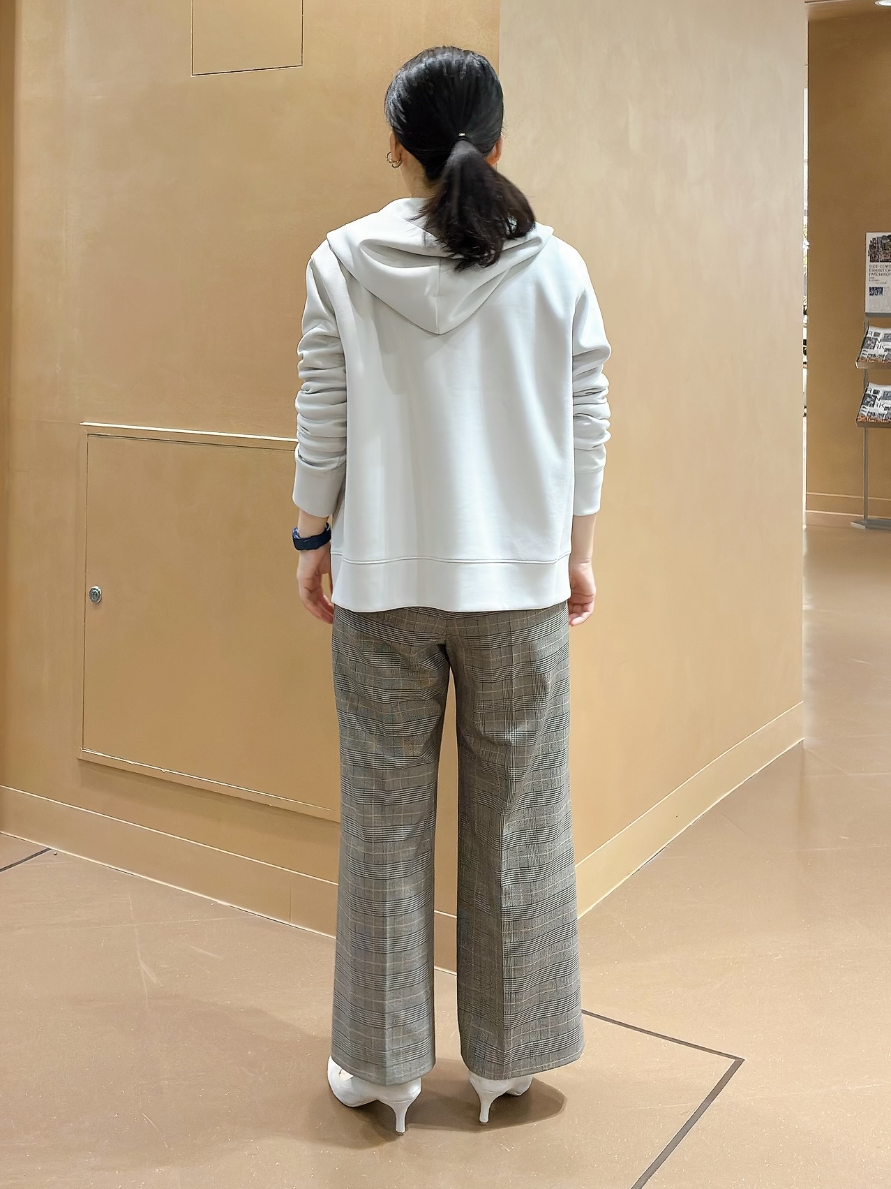 hattoriさんの「INDIVI｜【洗濯機OK／ストレッチ◎】ストレートワイドパンツ」を使ったコーディネート
