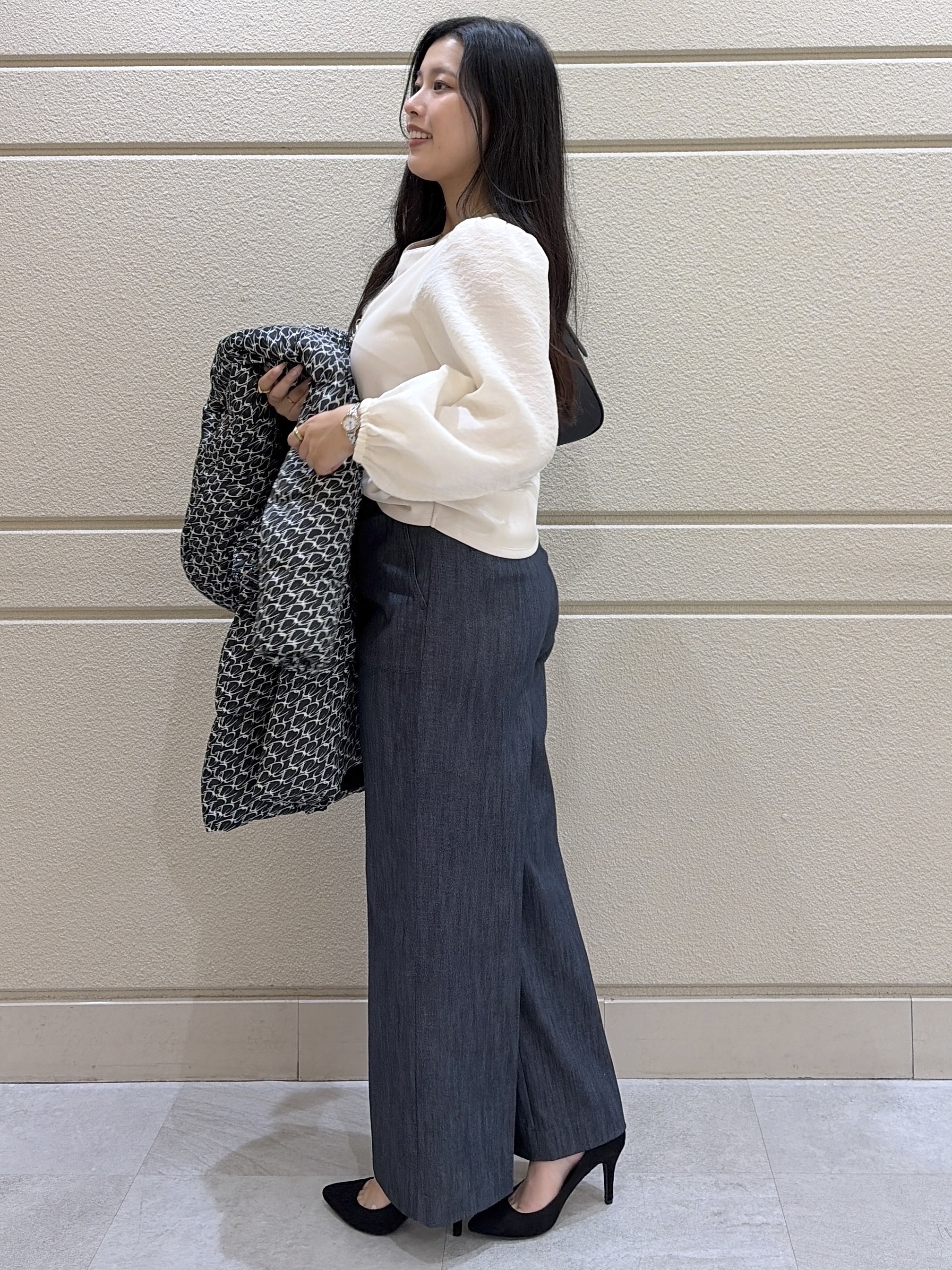 Momokaさんの「COUP DE CHANCE｜【手洗い可／日本製】異素材コンビカットソー」を使ったコーディネート