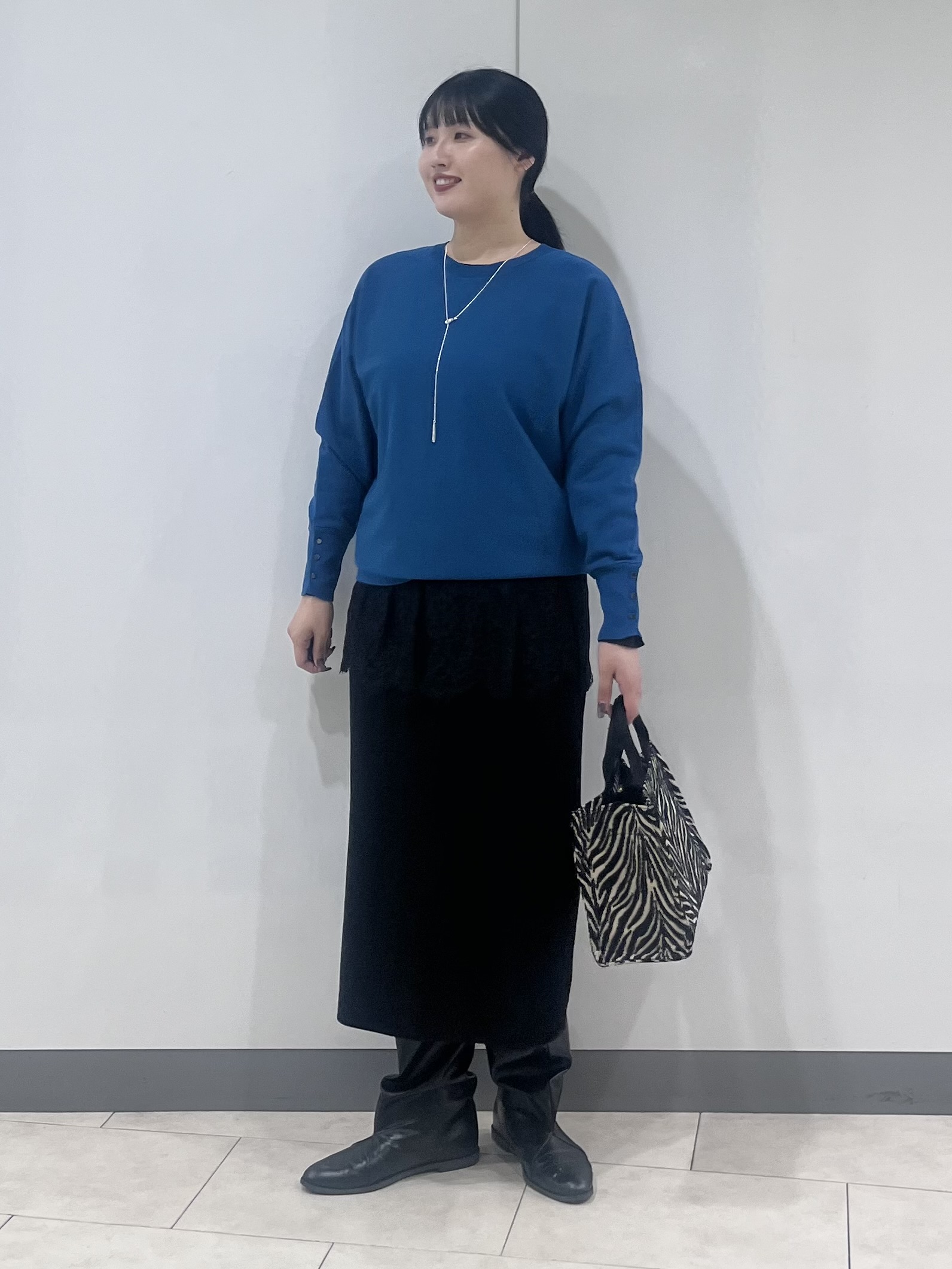 hasuさんの「INDIVI｜【選べる6色／ストレッチ◎】きれいめドルマンスリーブニット」を使ったコーディネート
