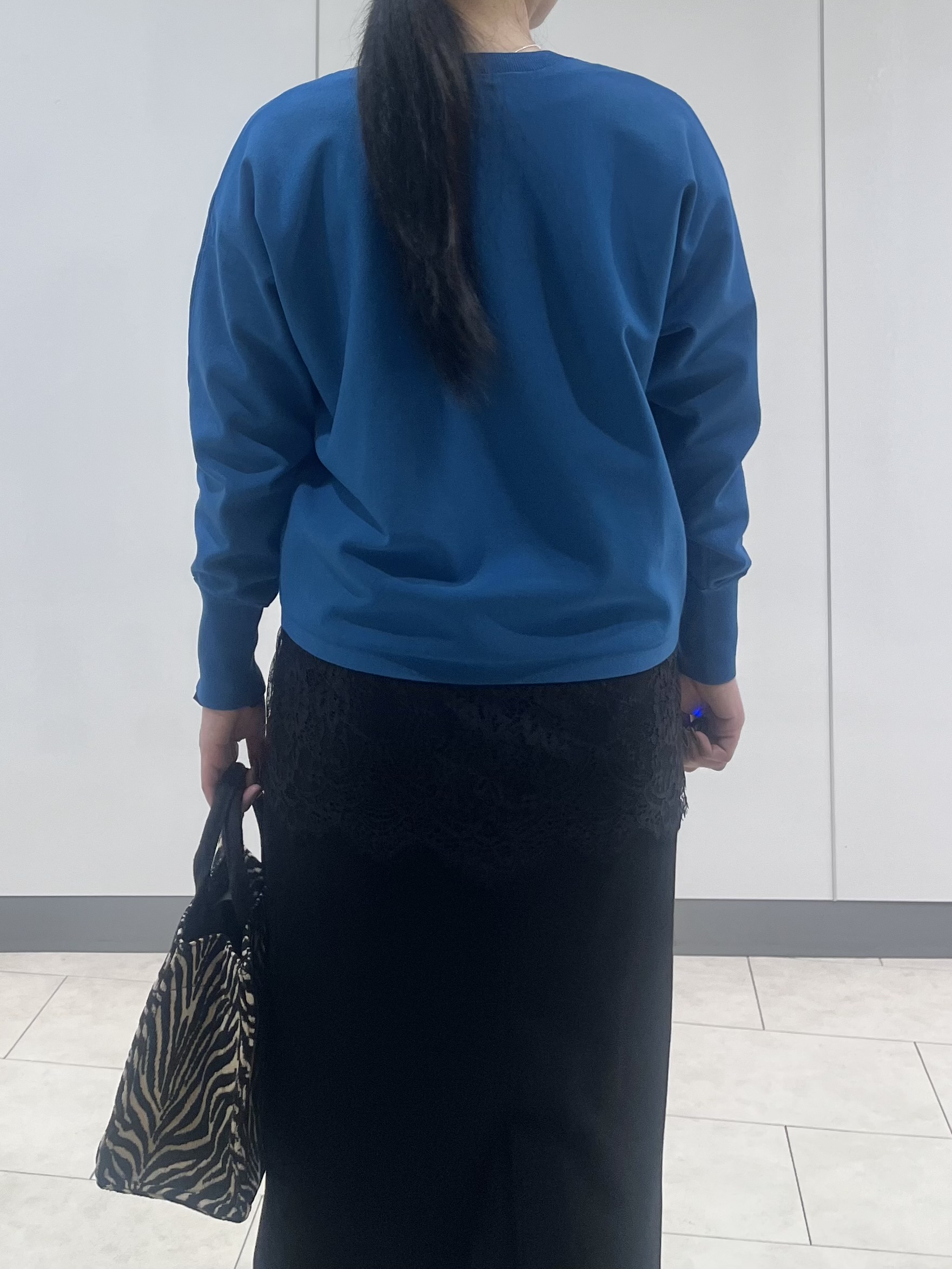 hasuさんの「INDIVI｜【選べる6色／ストレッチ◎】きれいめドルマンスリーブニット」を使ったコーディネート
