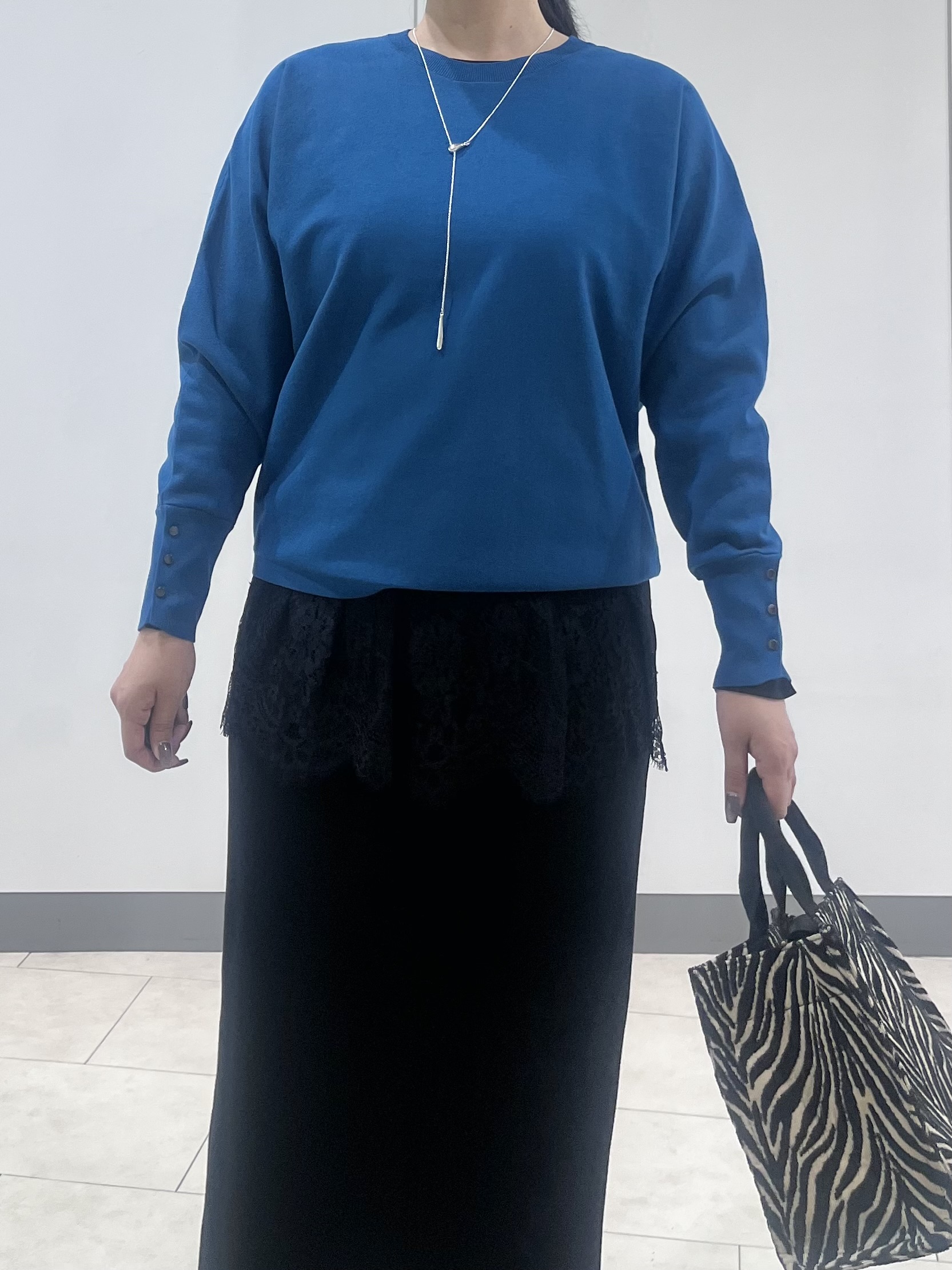 hasuさんの「INDIVI｜【選べる6色／ストレッチ◎】きれいめドルマンスリーブニット」を使ったコーディネート