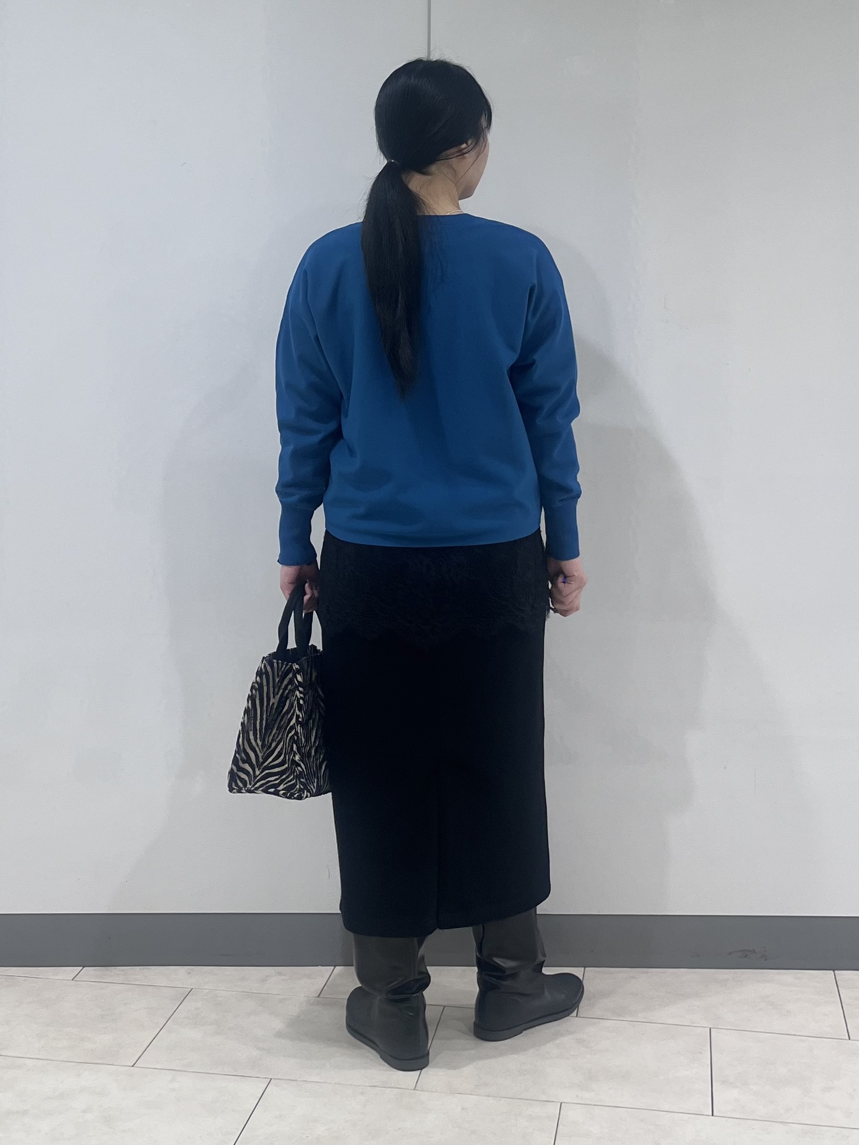 hasuさんの「INDIVI｜【選べる6色／ストレッチ◎】きれいめドルマンスリーブニット」を使ったコーディネート