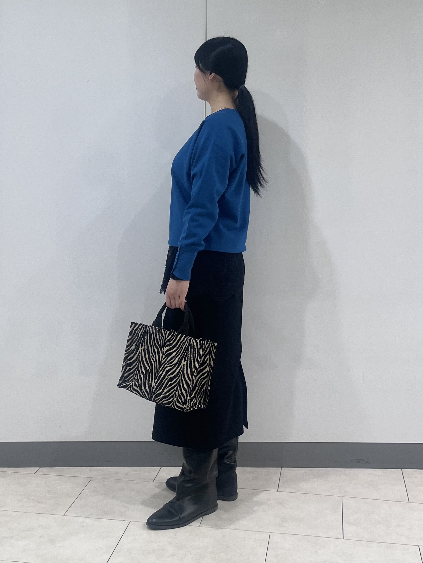 hasuさんの「INDIVI｜【選べる6色／ストレッチ◎】きれいめドルマンスリーブニット」を使ったコーディネート