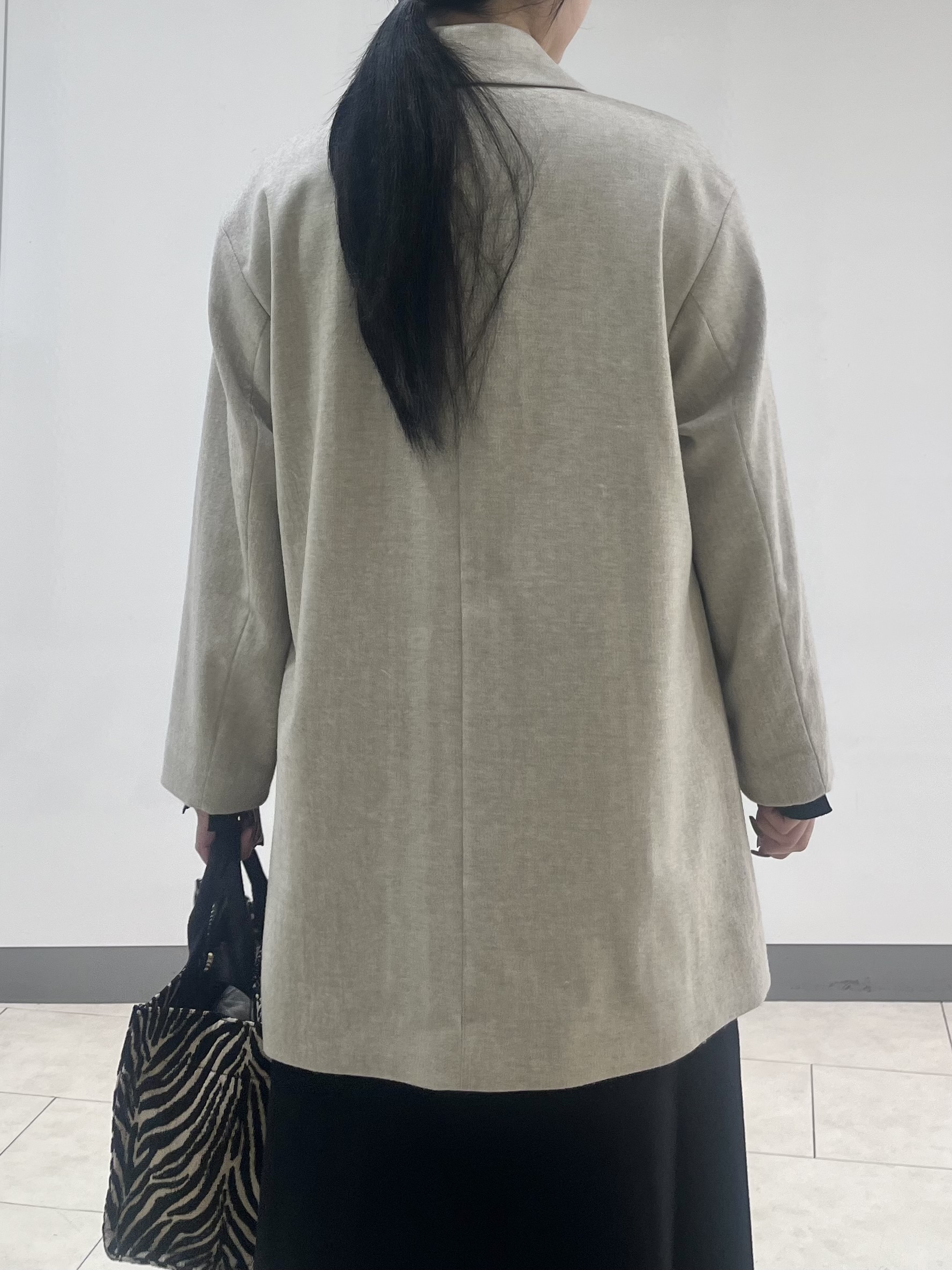hasuさんの「INDIVI｜【顔まわりスッキリ】ショールカラー ミドル丈コート」を使ったコーディネート